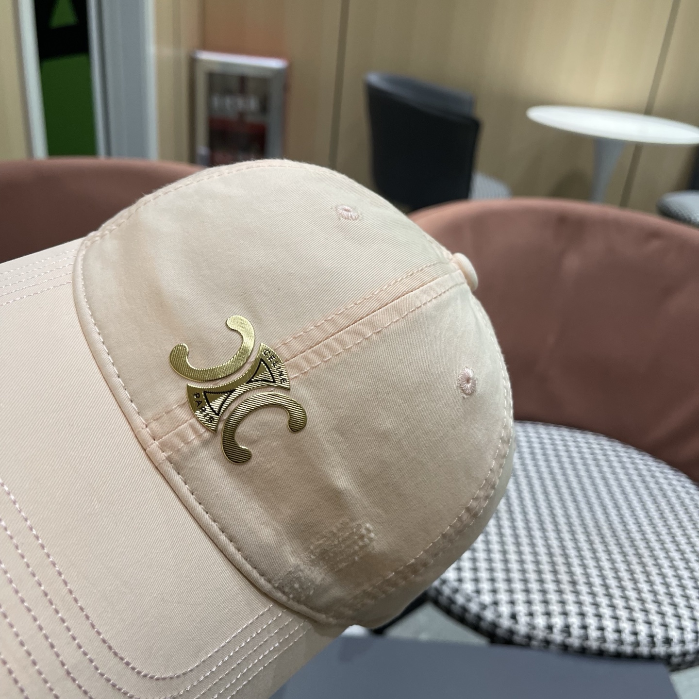 CELINE（塞琳）棒球帽🧢简简单单但很有辨识度 走在人群中一眼就能吸引住眼球