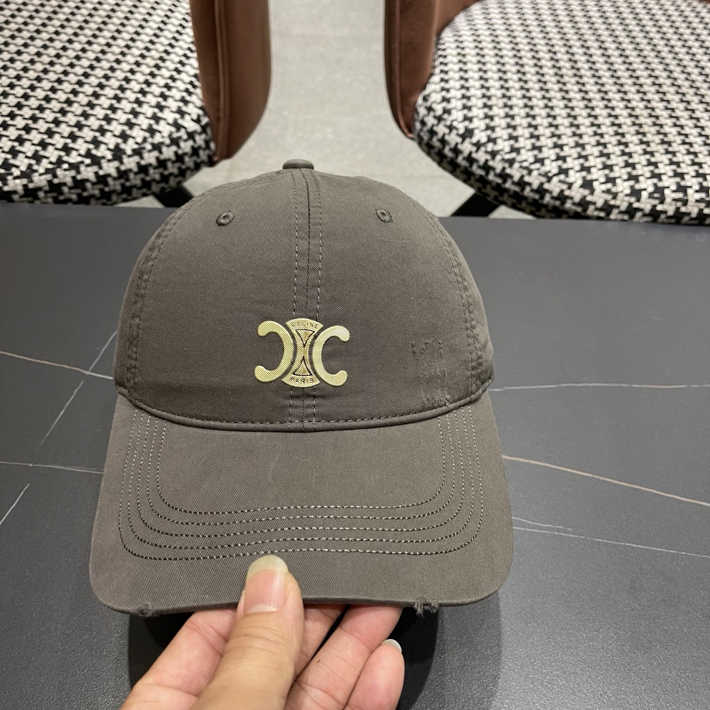 CELINE（塞琳）棒球帽🧢简简单单但很有辨识度 走在人群中一眼就能吸引住眼球