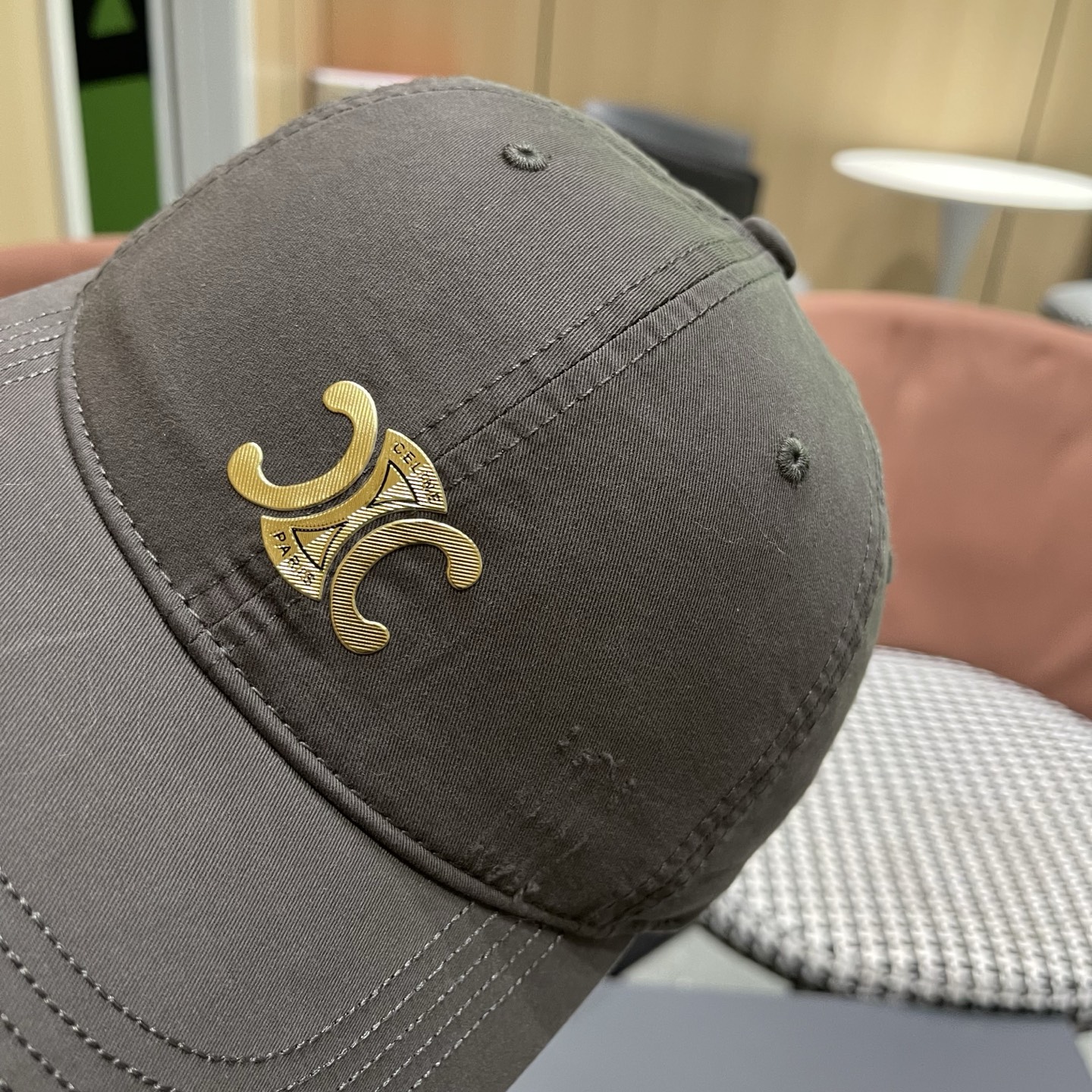 CELINE（塞琳）棒球帽🧢简简单单但很有辨识度 走在人群中一眼就能吸引住眼球
