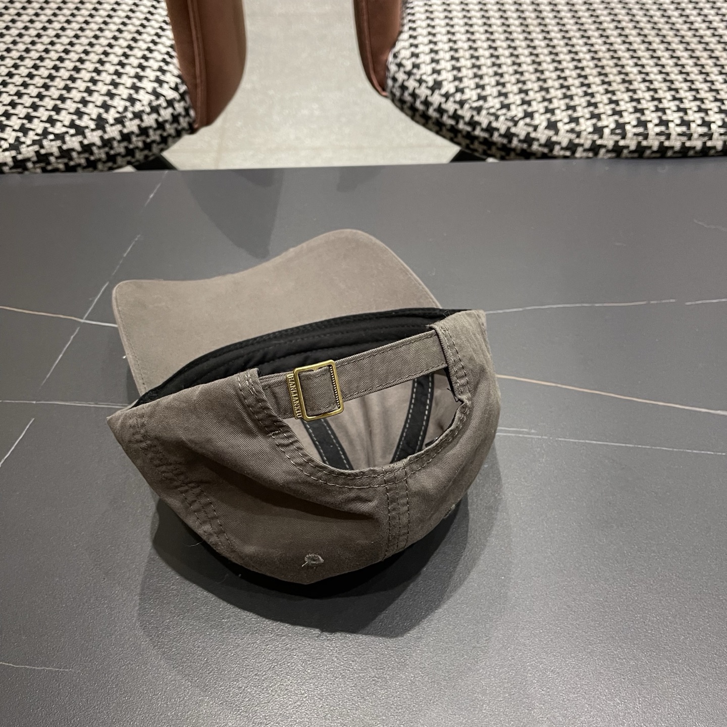 CELINE（塞琳）棒球帽🧢简简单单但很有辨识度 走在人群中一眼就能吸引住眼球