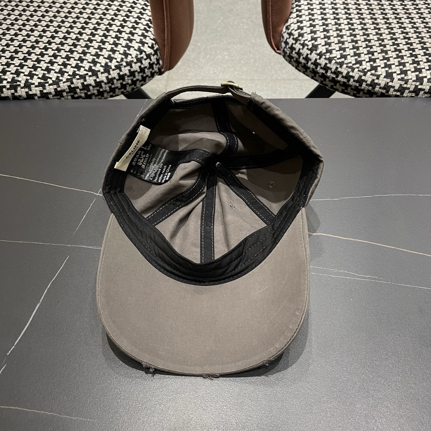 CELINE（塞琳）棒球帽🧢简简单单但很有辨识度 走在人群中一眼就能吸引住眼球