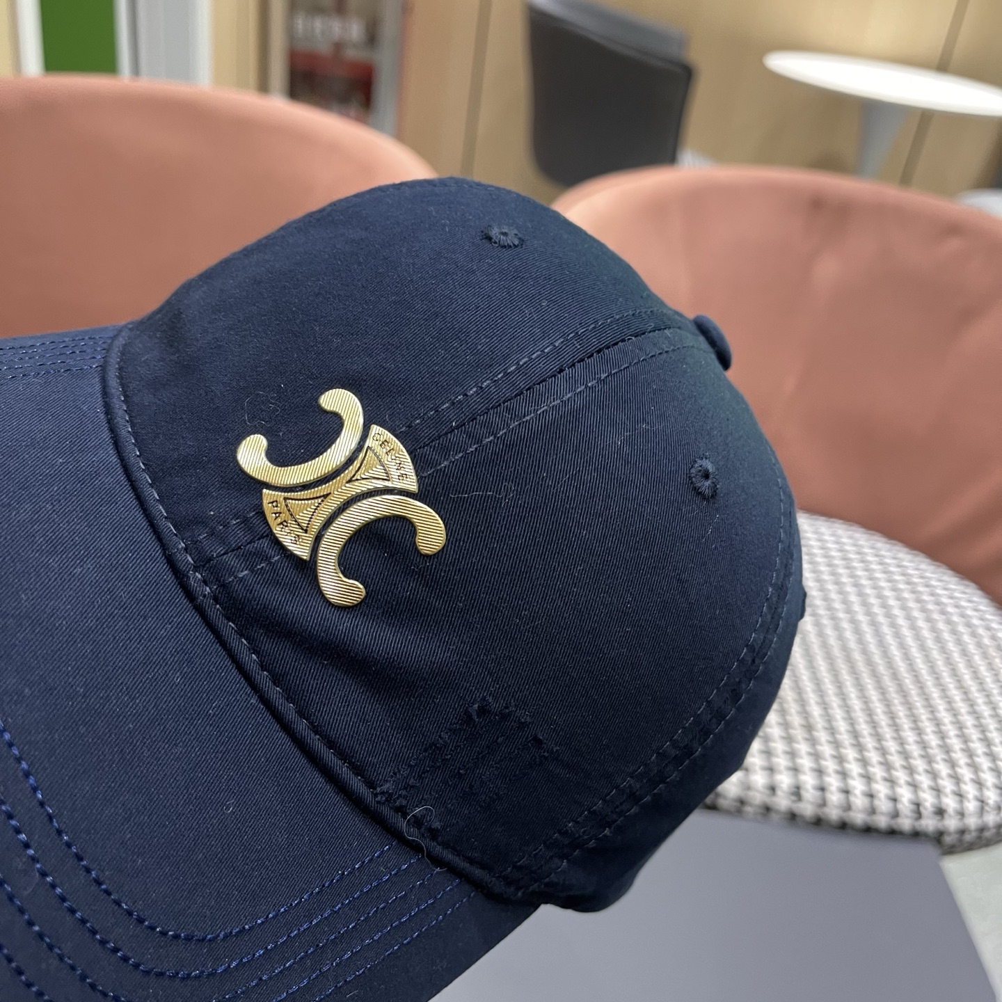 CELINE（塞琳）棒球帽🧢简简单单但很有辨识度 走在人群中一眼就能吸引住眼球