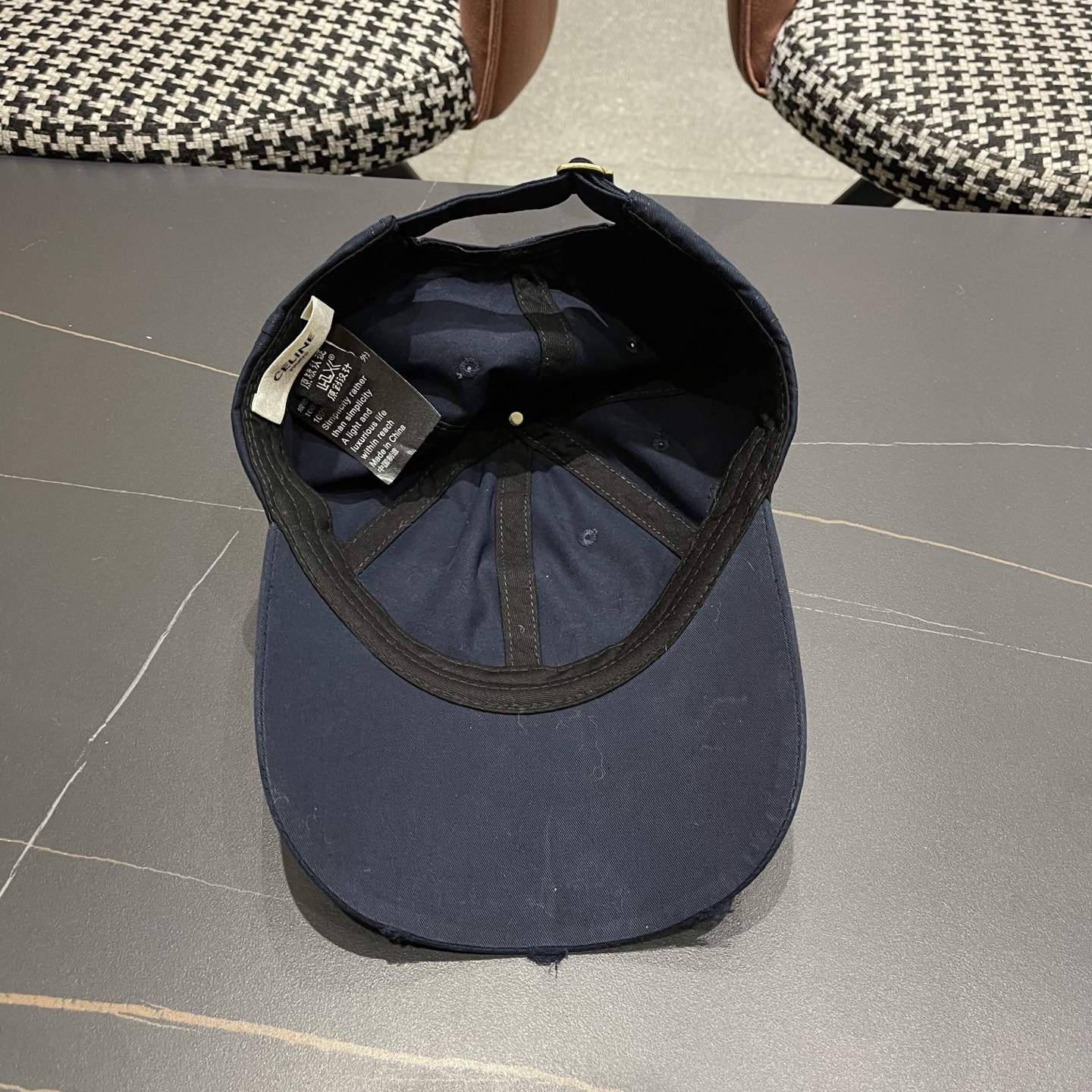CELINE（塞琳）棒球帽🧢简简单单但很有辨识度 走在人群中一眼就能吸引住眼球