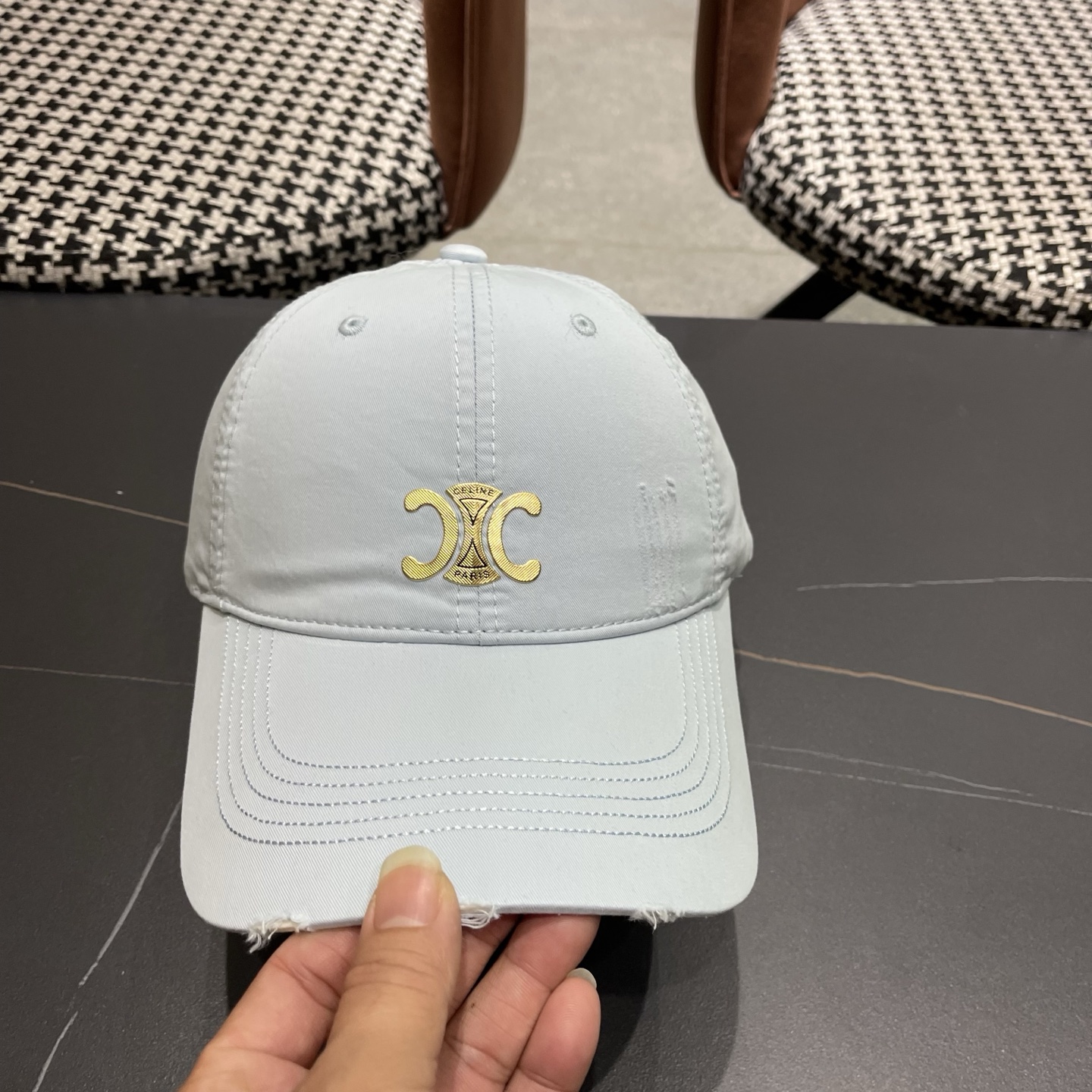 CELINE（塞琳）棒球帽🧢简简单单但很有辨识度 走在人群中一眼就能吸引住眼球