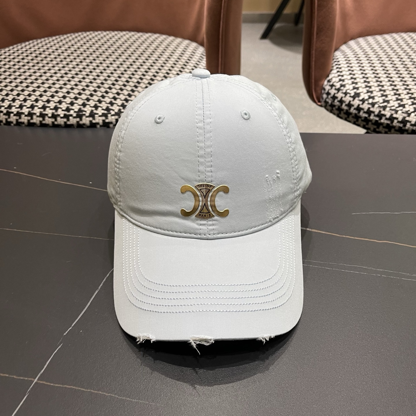 CELINE（塞琳）棒球帽🧢简简单单但很有辨识度 走在人群中一眼就能吸引住眼球