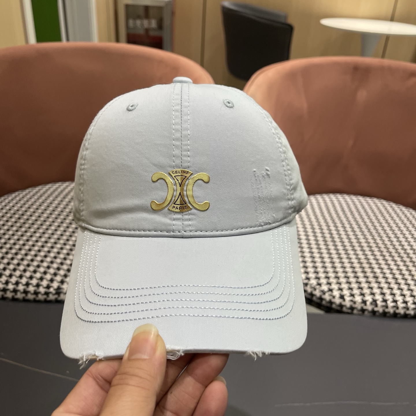 CELINE（塞琳）棒球帽🧢简简单单但很有辨识度 走在人群中一眼就能吸引住眼球