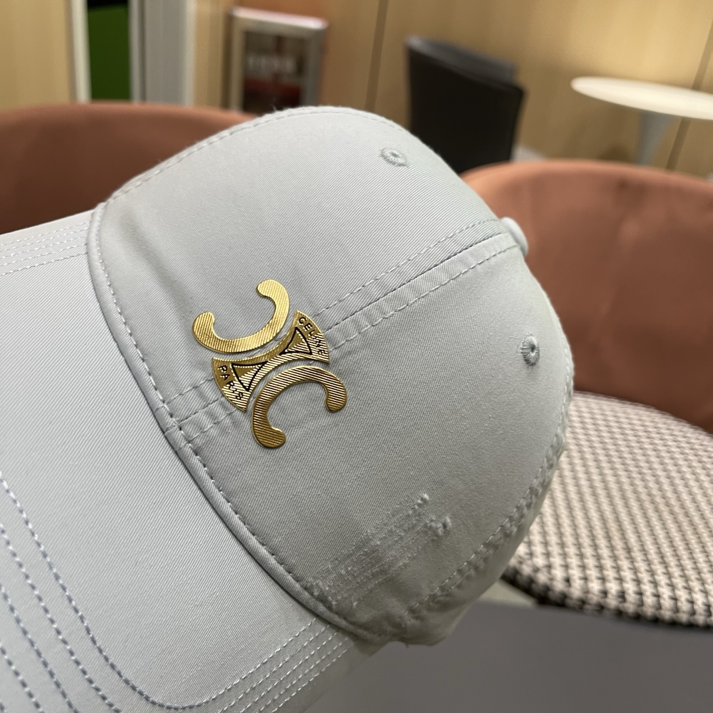 CELINE（塞琳）棒球帽🧢简简单单但很有辨识度 走在人群中一眼就能吸引住眼球