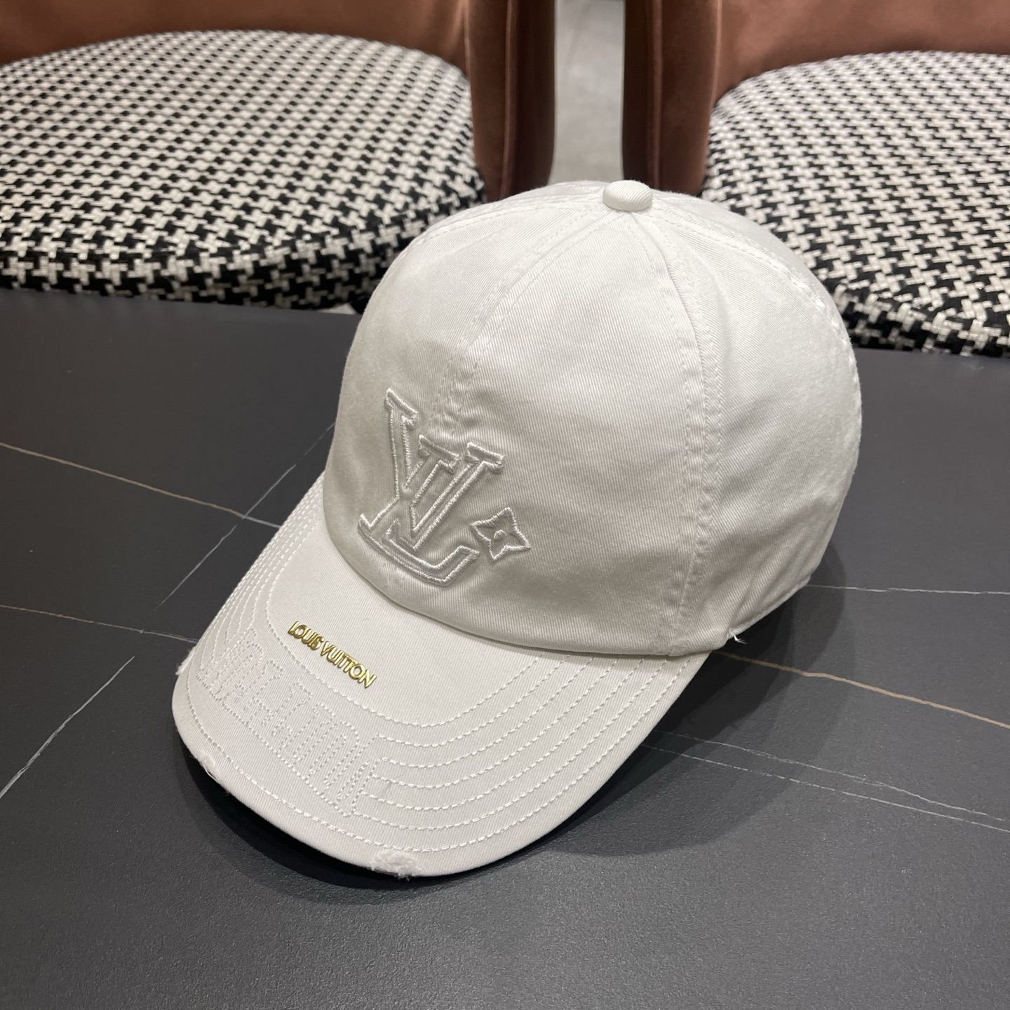 LV路易威登🧢 刺绣字母棒球帽，非常经典的经典，四季可用，出门必备，非常显脸小