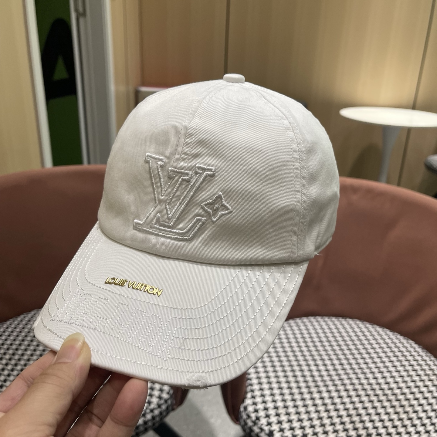 LV路易威登🧢 刺绣字母棒球帽，非常经典的经典，四季可用，出门必备，非常显脸小