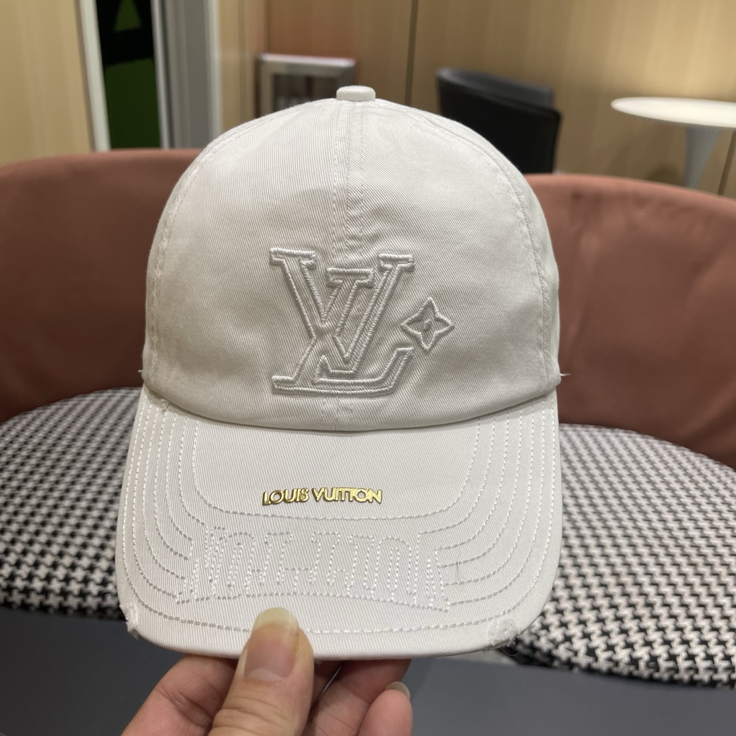 LV路易威登🧢 刺绣字母棒球帽，非常经典的经典，四季可用，出门必备，非常显脸小