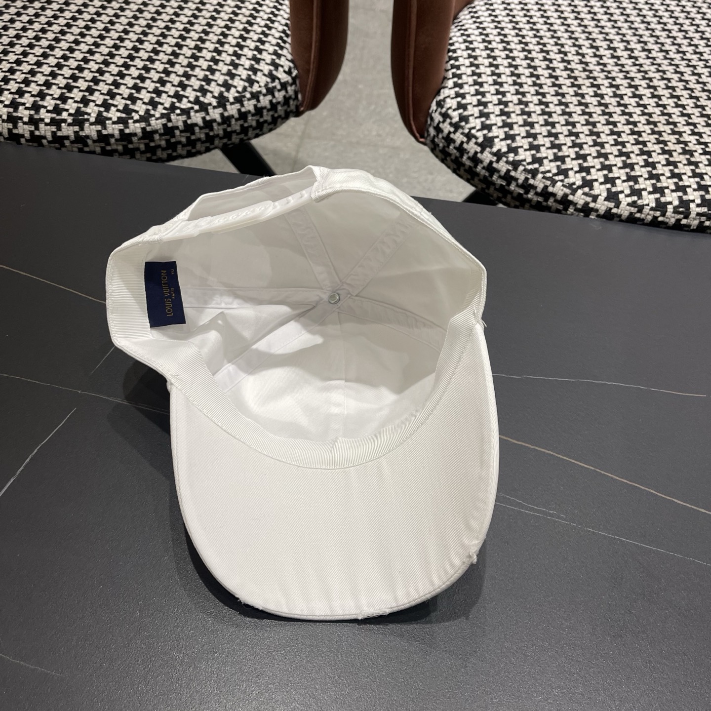 LV路易威登🧢 刺绣字母棒球帽，非常经典的经典，四季可用，出门必备，非常显脸小