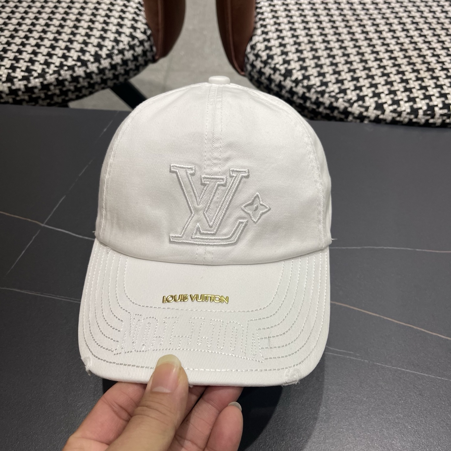 LV路易威登🧢 刺绣字母棒球帽，非常经典的经典，四季可用，出门必备，非常显脸小