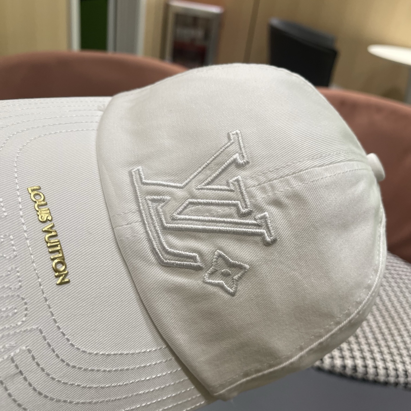 LV路易威登🧢 刺绣字母棒球帽，非常经典的经典，四季可用，出门必备，非常显脸小