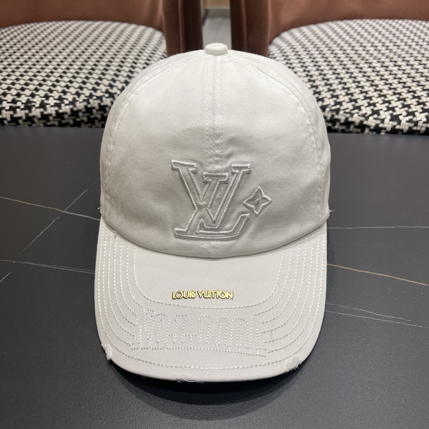LV路易威登🧢 刺绣字母棒球帽，非常经典的经典，四季可用，出门必备，非常显脸小