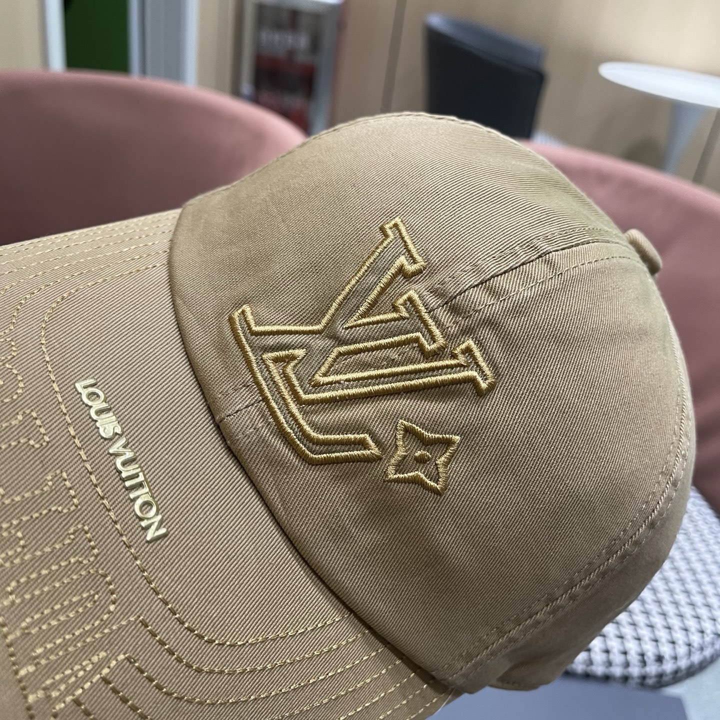 LV路易威登🧢 刺绣字母棒球帽，非常经典的经典，四季可用，出门必备，非常显脸小