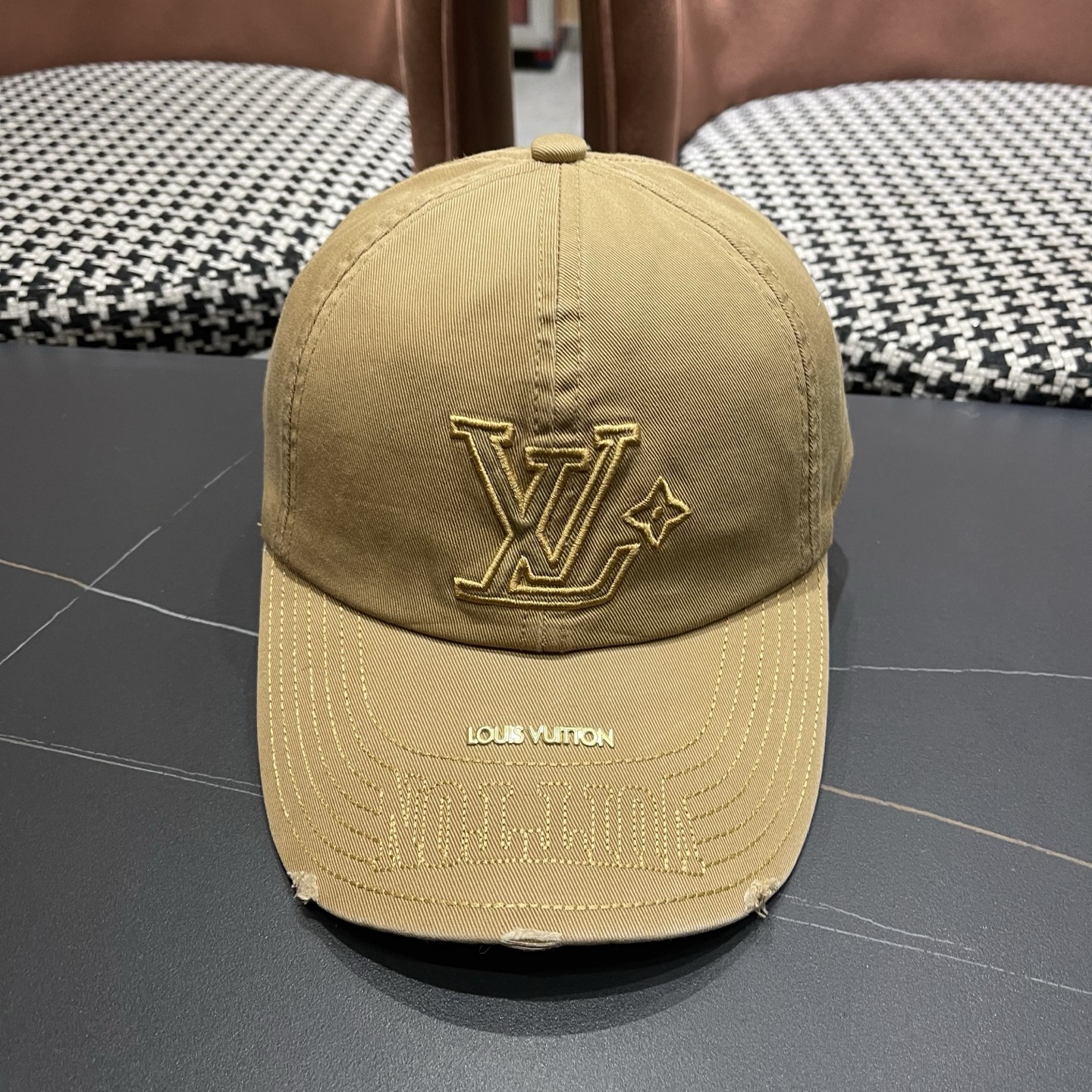 LV路易威登🧢 刺绣字母棒球帽，非常经典的经典，四季可用，出门必备，非常显脸小