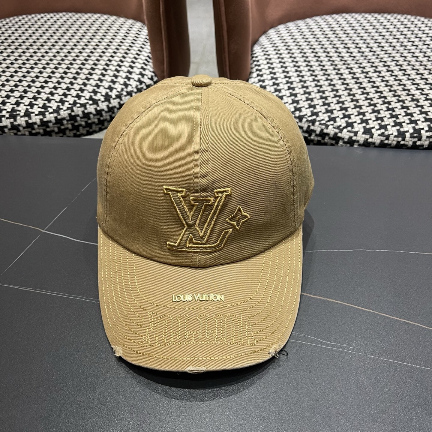 LV路易威登🧢 刺绣字母棒球帽，非常经典的经典，四季可用，出门必备，非常显脸小