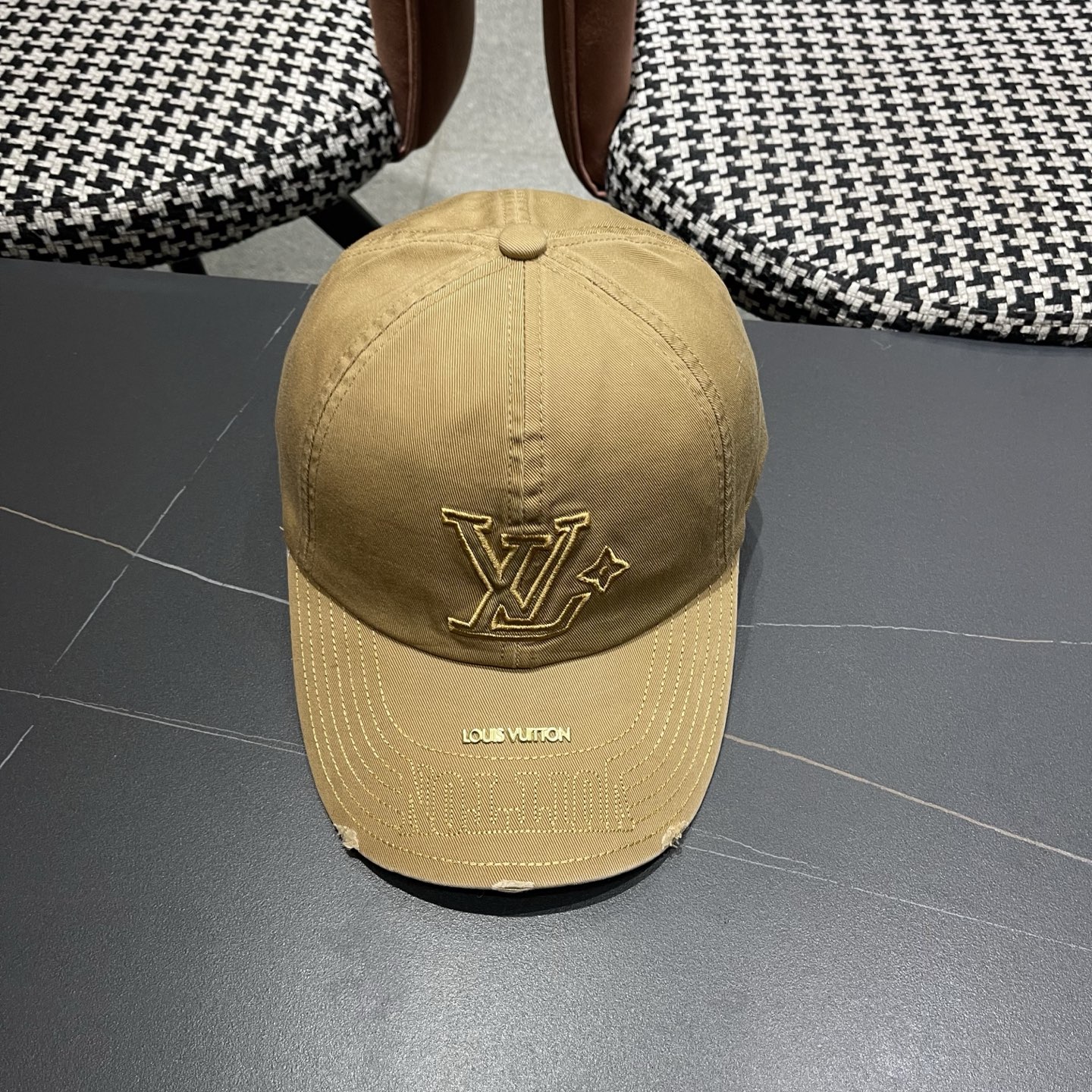 LV路易威登🧢 刺绣字母棒球帽，非常经典的经典，四季可用，出门必备，非常显脸小
