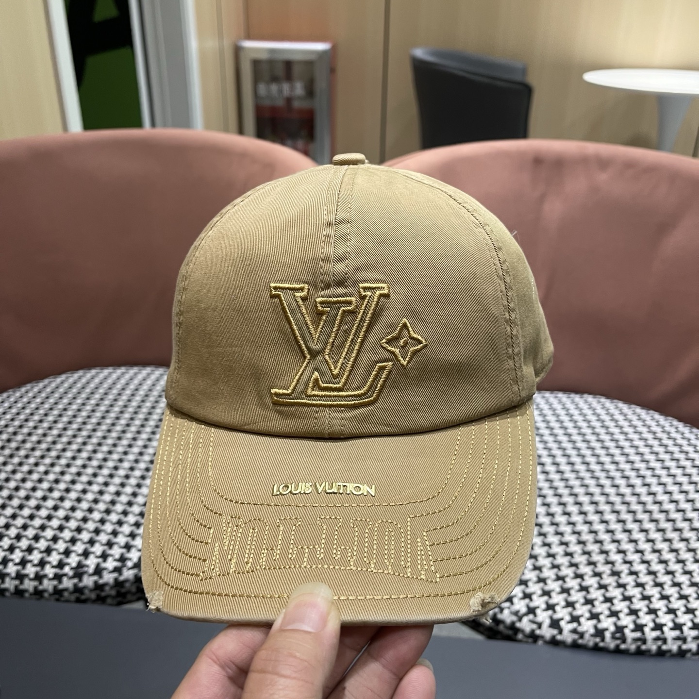 LV路易威登🧢 刺绣字母棒球帽，非常经典的经典，四季可用，出门必备，非常显脸小