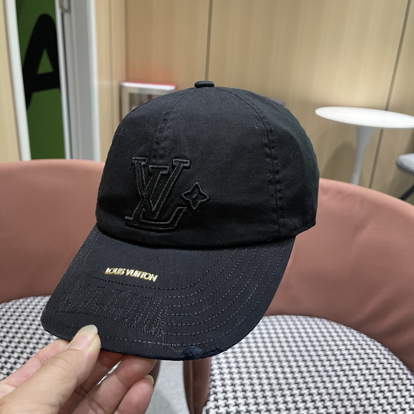 LV路易威登🧢 刺绣字母棒球帽，非常经典的经典，四季可用，出门必备，非常显脸小