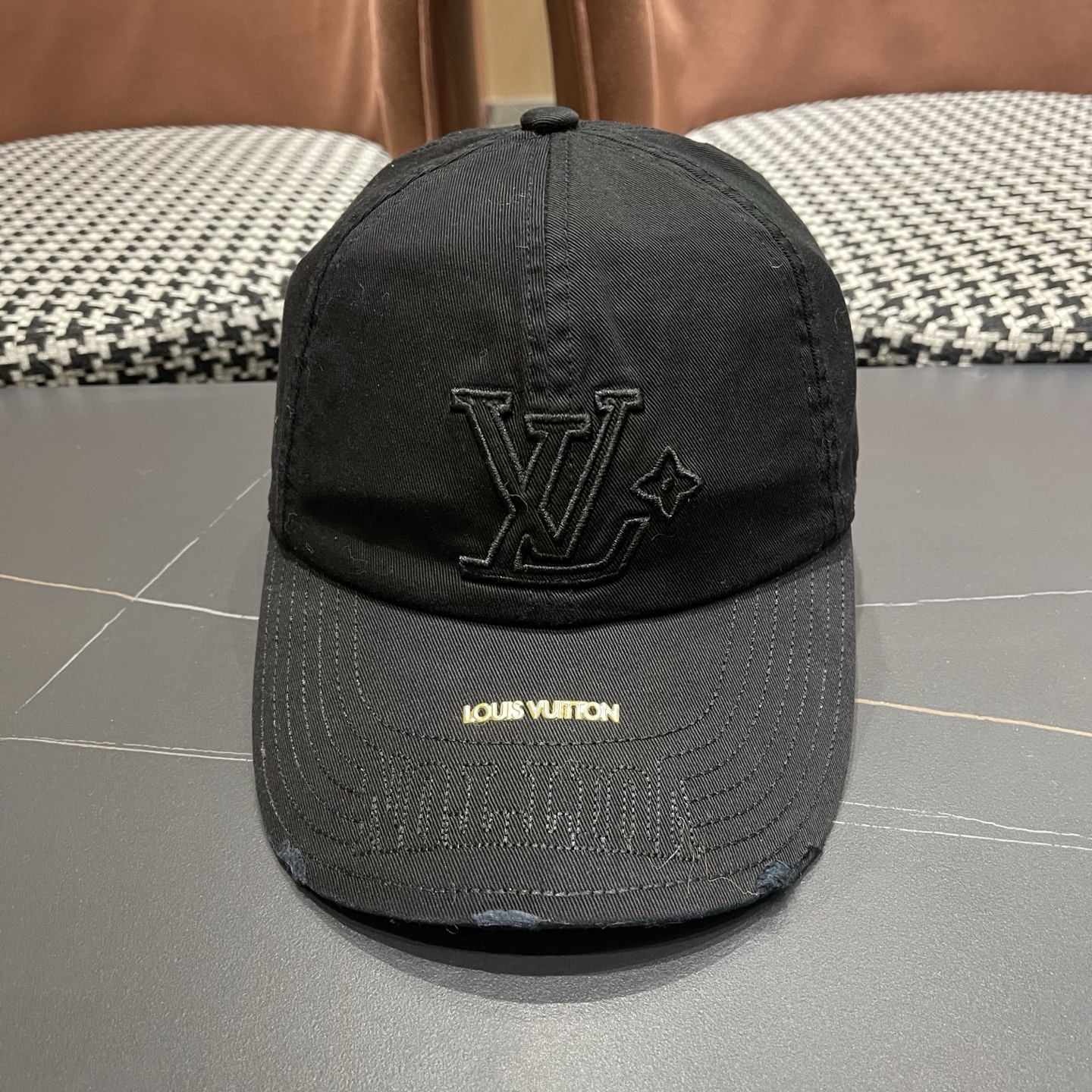 LV路易威登🧢 刺绣字母棒球帽，非常经典的经典，四季可用，出门必备，非常显脸小