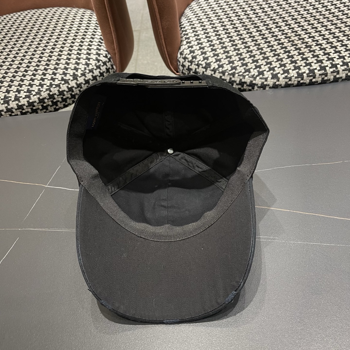 LV路易威登🧢 刺绣字母棒球帽，非常经典的经典，四季可用，出门必备，非常显脸小