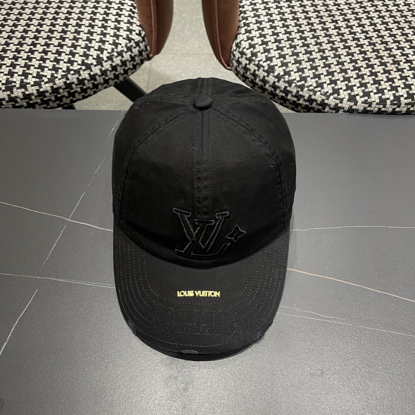 LV路易威登🧢 刺绣字母棒球帽，非常经典的经典，四季可用，出门必备，非常显脸小