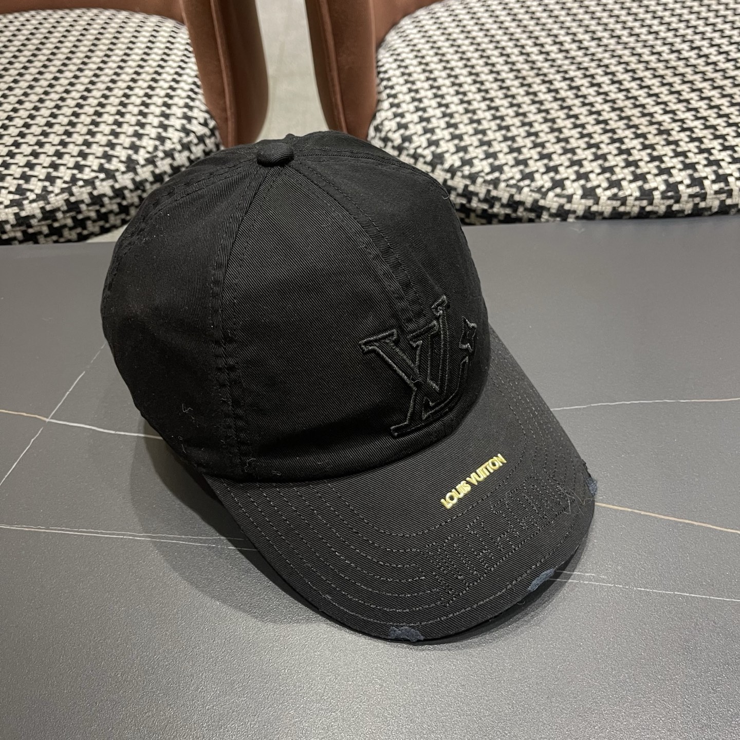 LV路易威登🧢 刺绣字母棒球帽，非常经典的经典，四季可用，出门必备，非常显脸小