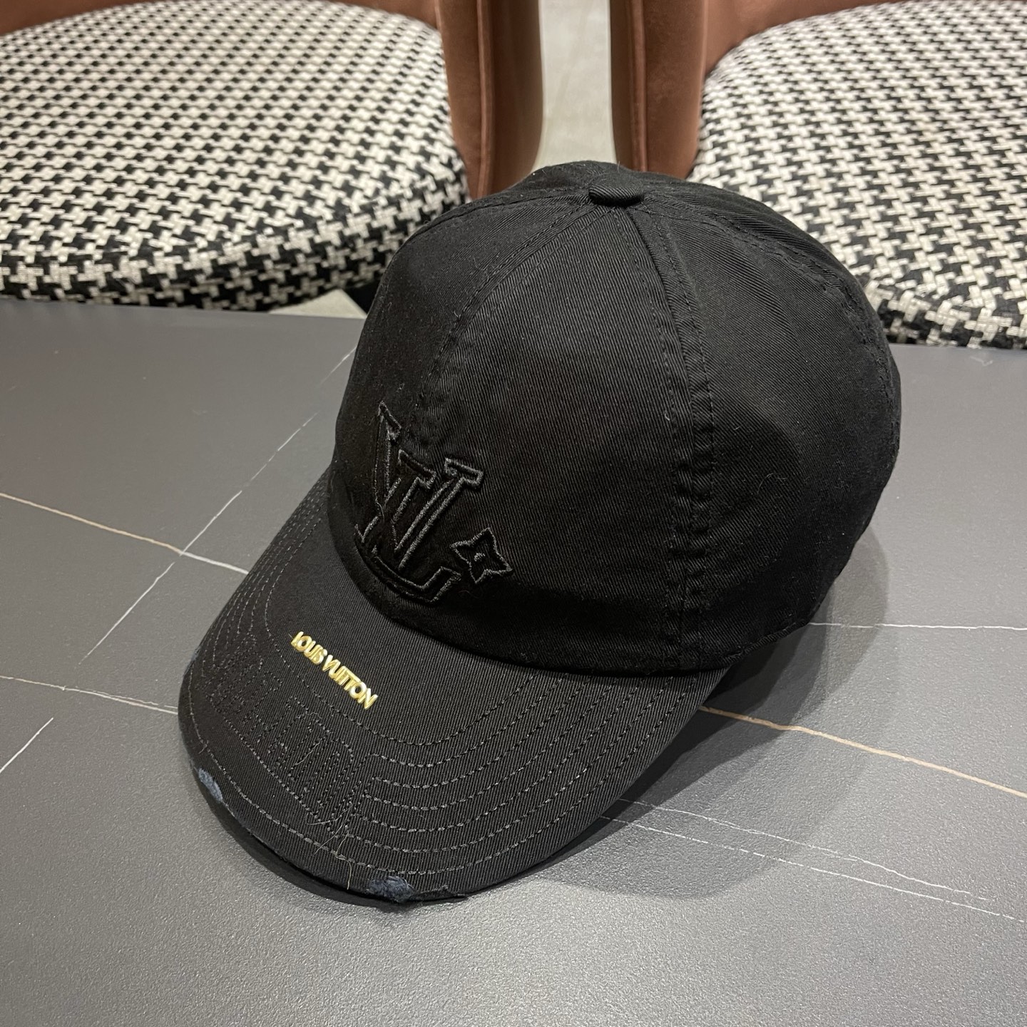 LV路易威登🧢 刺绣字母棒球帽，非常经典的经典，四季可用，出门必备，非常显脸小