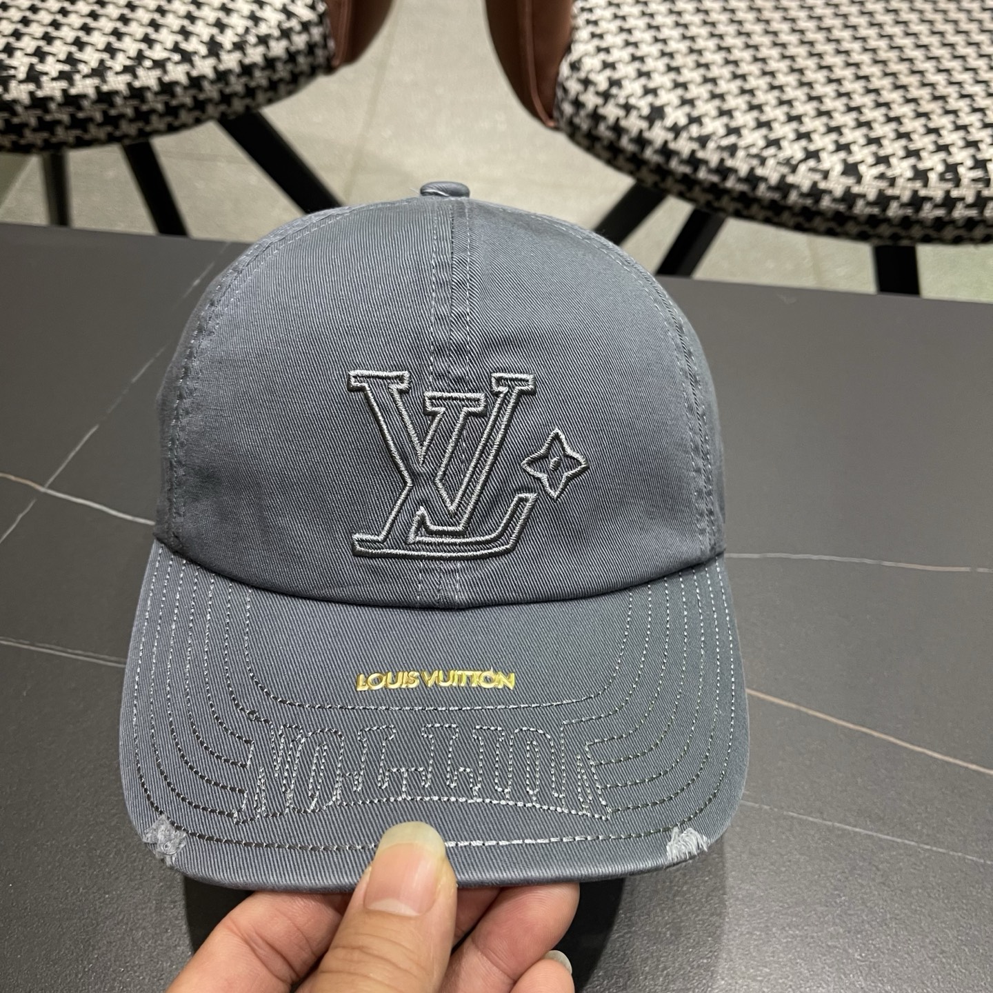LV路易威登🧢 刺绣字母棒球帽，非常经典的经典，四季可用，出门必备，非常显脸小