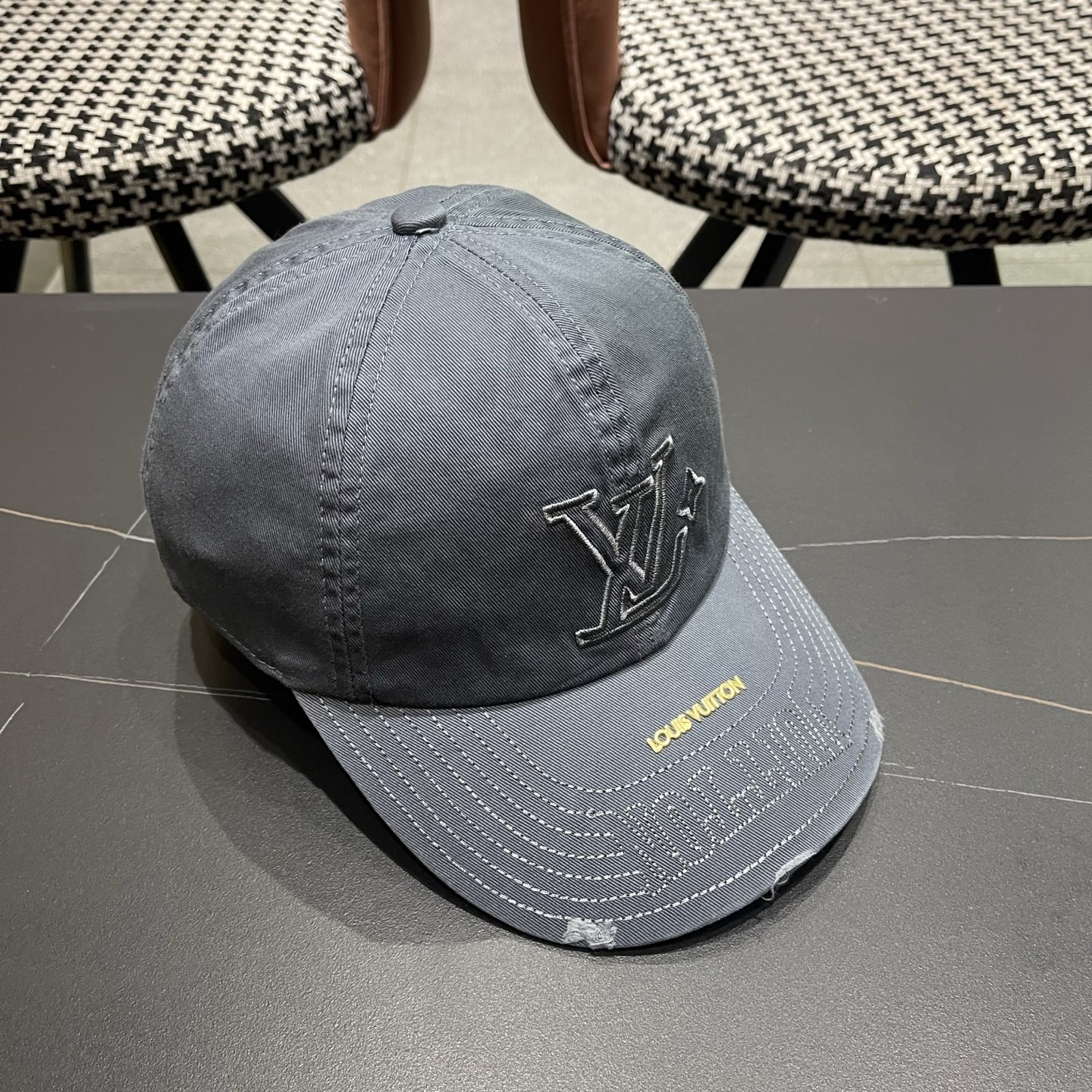 LV路易威登🧢 刺绣字母棒球帽，非常经典的经典，四季可用，出门必备，非常显脸小