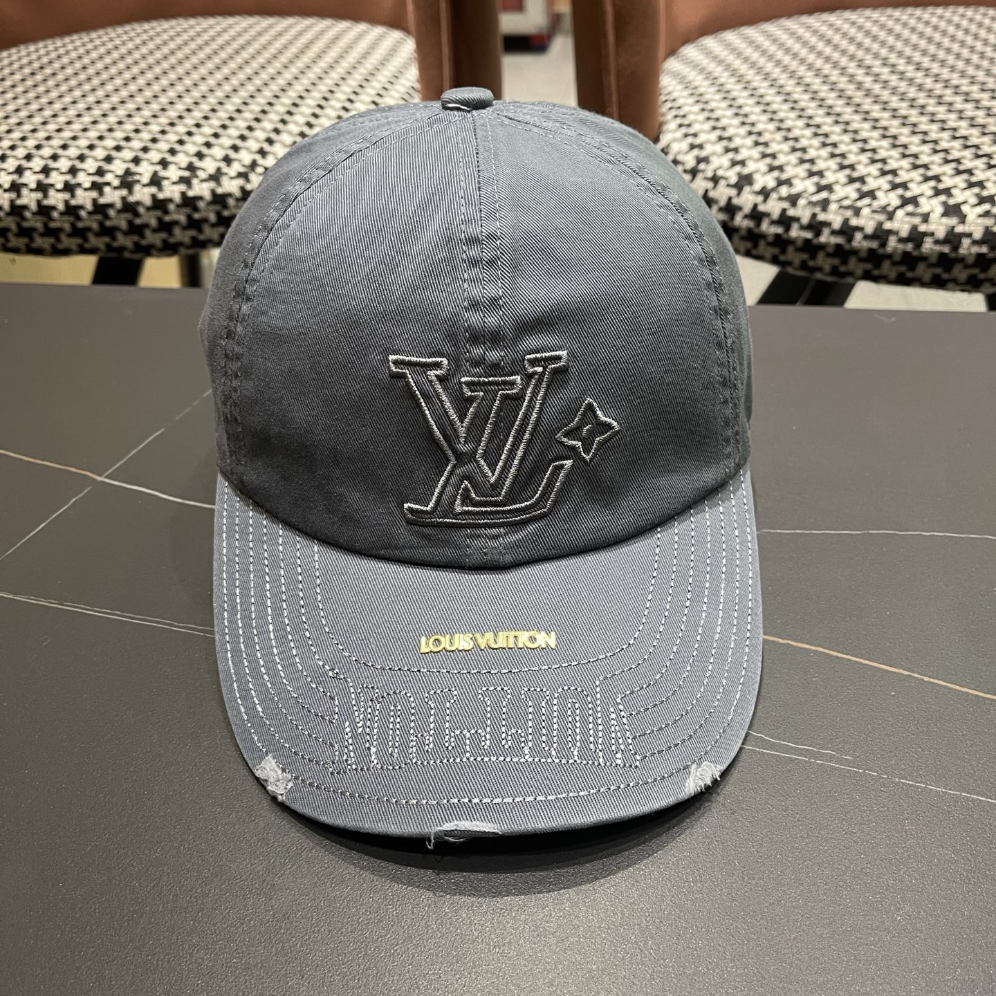 LV路易威登🧢 刺绣字母棒球帽，非常经典的经典，四季可用，出门必备，非常显脸小