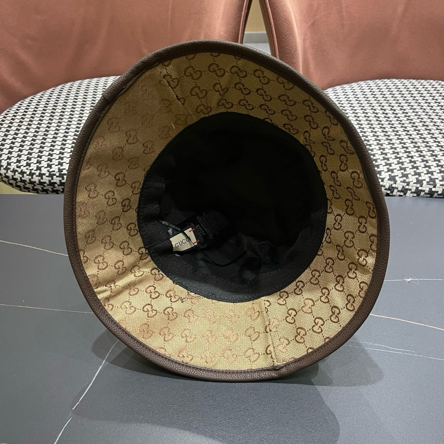 Guc*i古奇经典款原单渔夫帽， 红绿织带，专柜1:1开模订制，原版帆布料+头层牛皮，轻盈透气！质量超赞