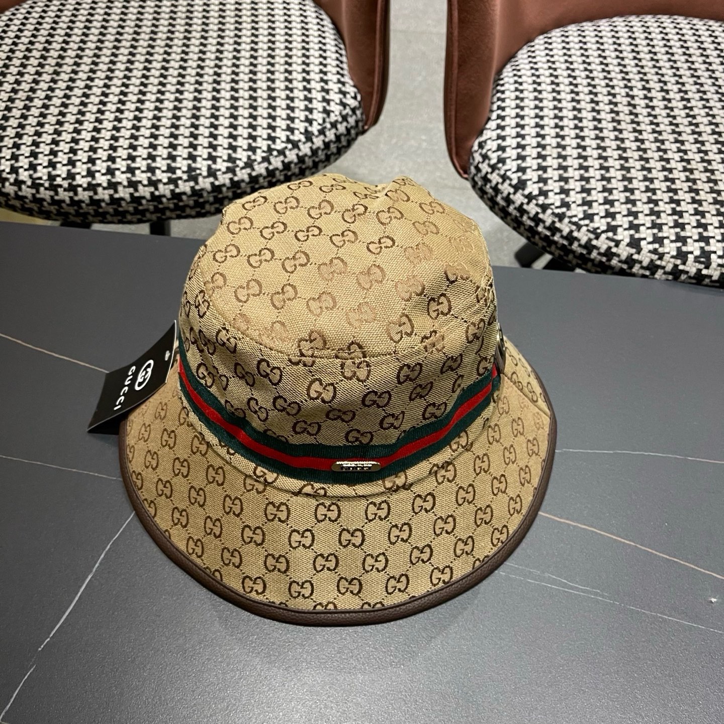 Guc*i古奇经典款原单渔夫帽， 红绿织带，专柜1:1开模订制，原版帆布料+头层牛皮，轻盈透气！质量超赞