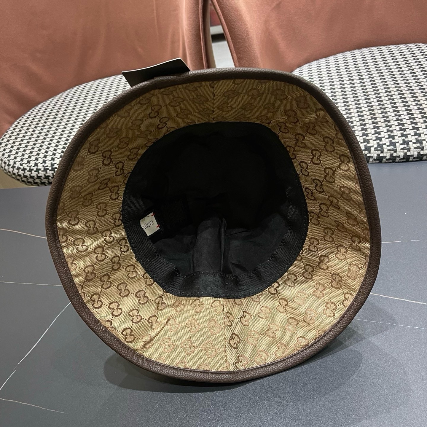 Guc*i古奇经典款原单渔夫帽， 红绿织带，专柜1:1开模订制，原版帆布料+头层牛皮，轻盈透气！质量超赞