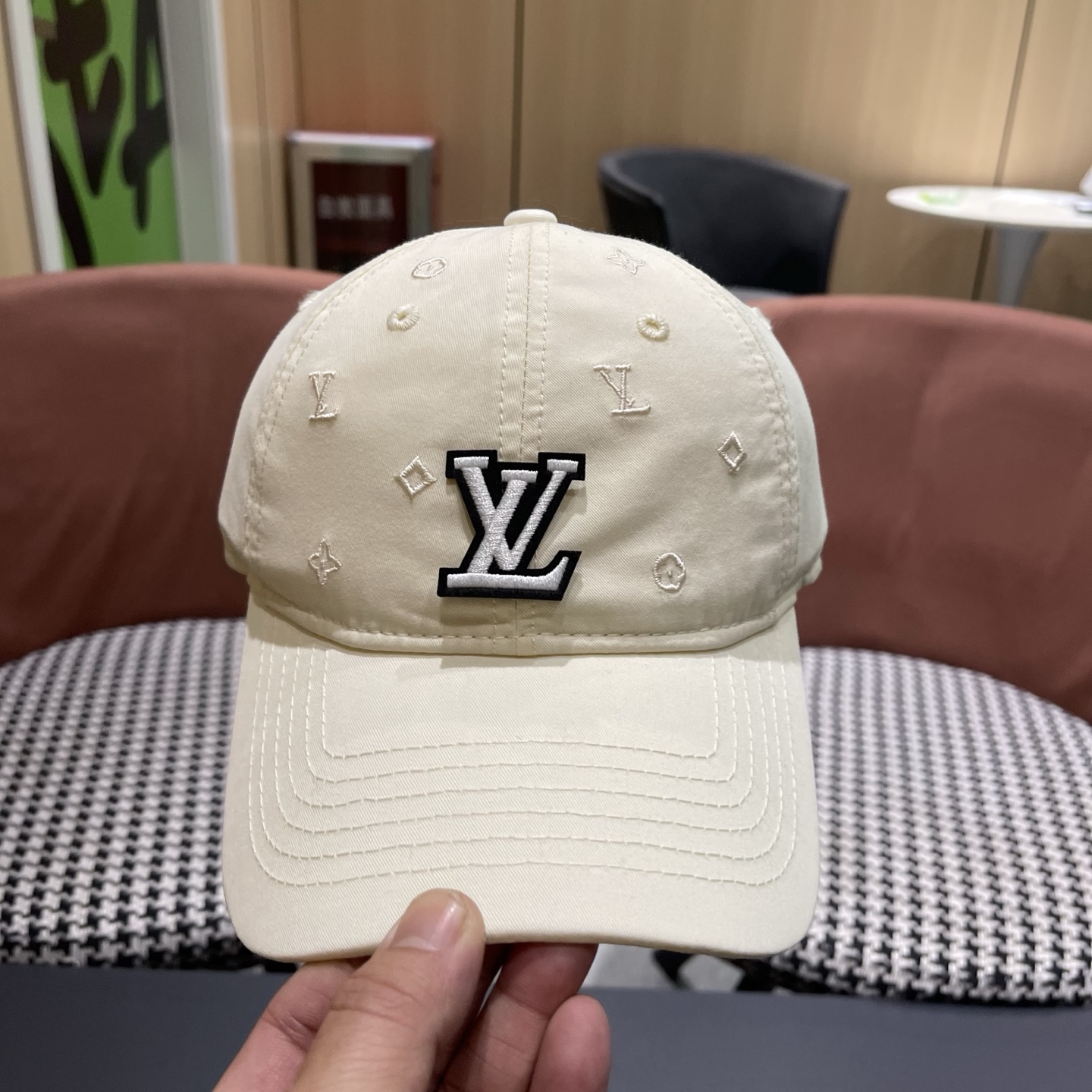 【LV】路易威登春夏棒球帽🧢，简单时尚潮流 显脸小 大牌款超好搭配，赶紧入手！