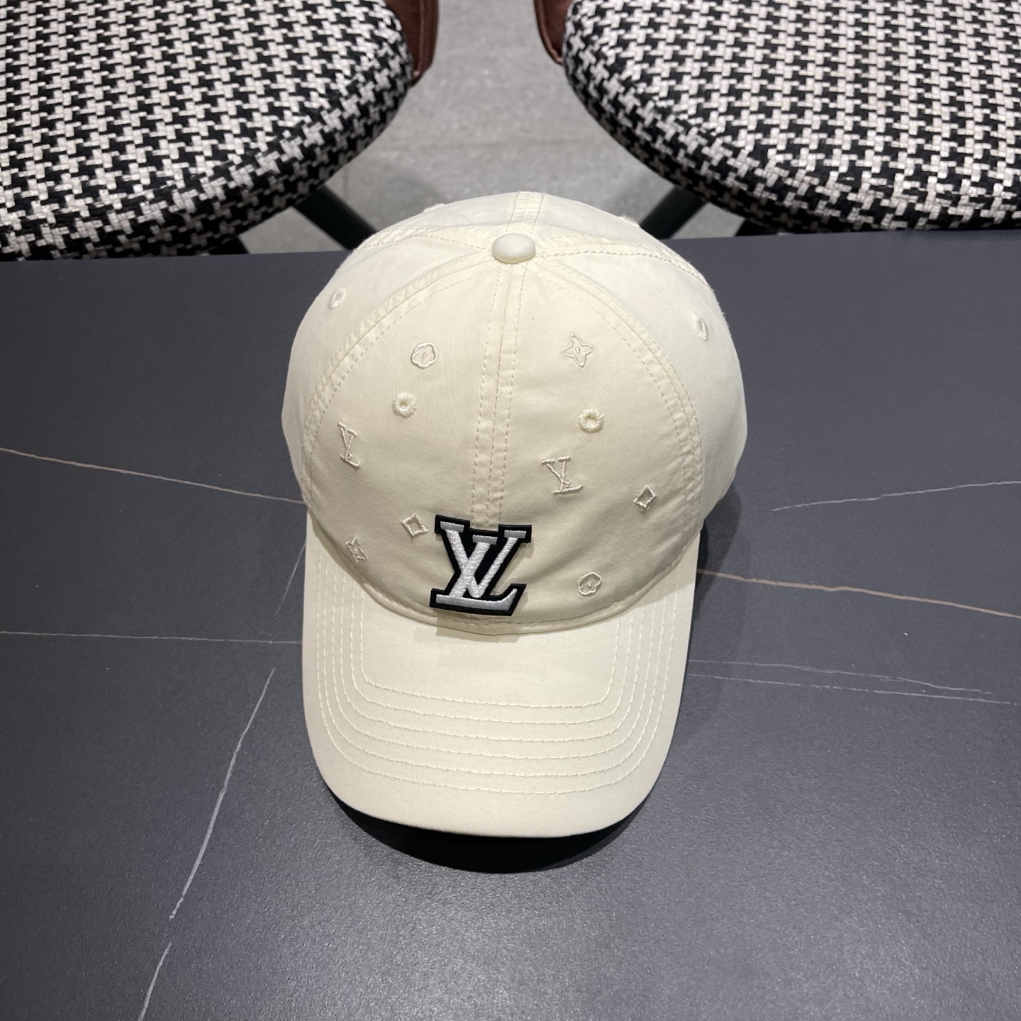 【LV】路易威登春夏棒球帽🧢，简单时尚潮流 显脸小 大牌款超好搭配，赶紧入手！