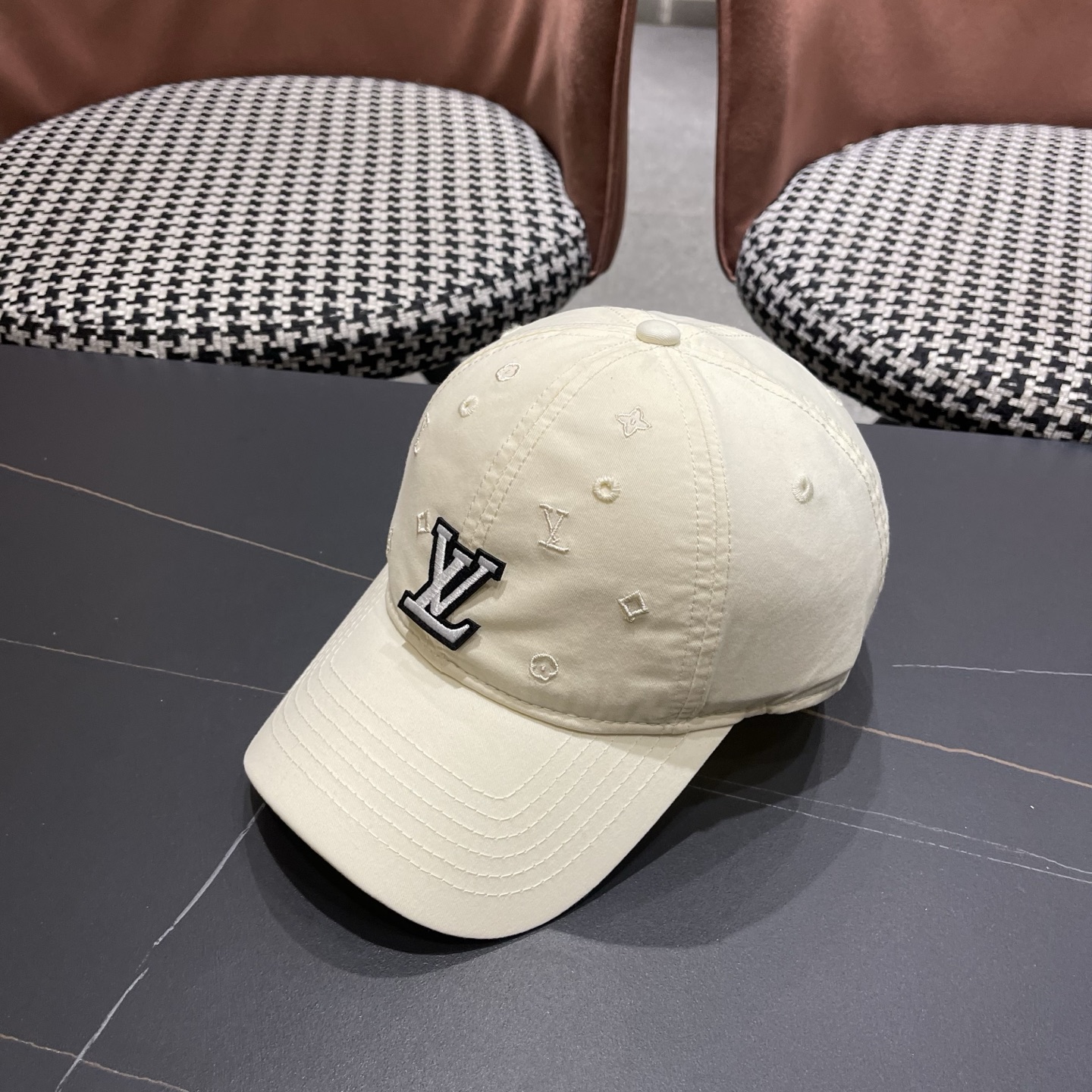 【LV】路易威登春夏棒球帽🧢，简单时尚潮流 显脸小 大牌款超好搭配，赶紧入手！