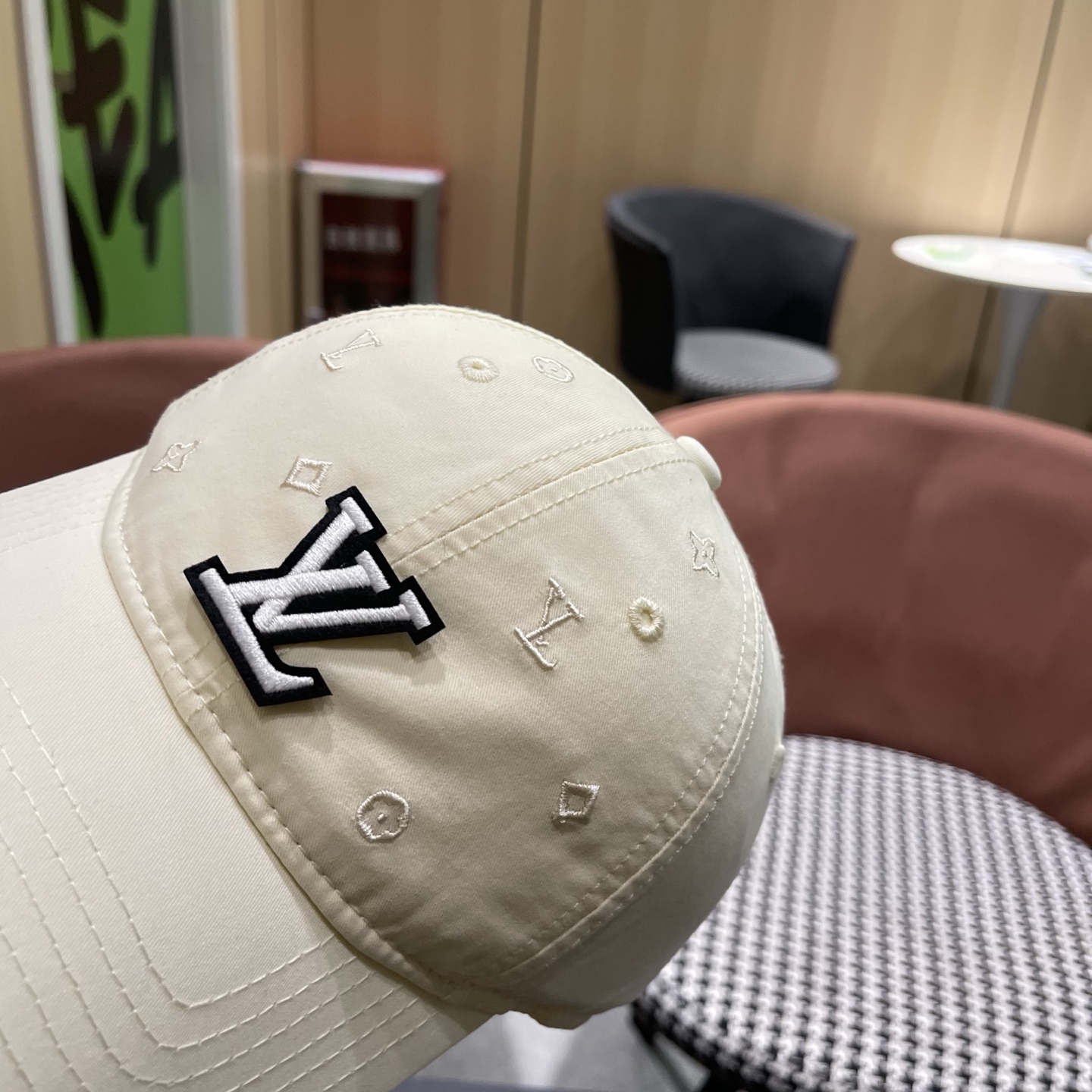 【LV】路易威登春夏棒球帽🧢，简单时尚潮流 显脸小 大牌款超好搭配，赶紧入手！