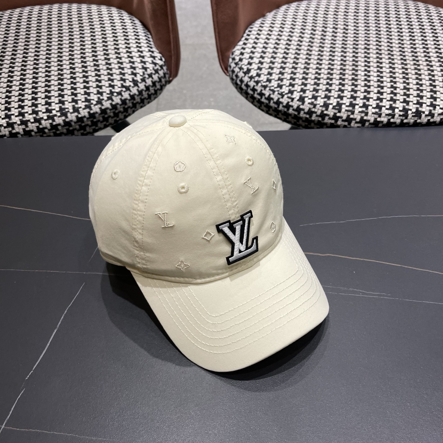 【LV】路易威登春夏棒球帽🧢，简单时尚潮流 显脸小 大牌款超好搭配，赶紧入手！