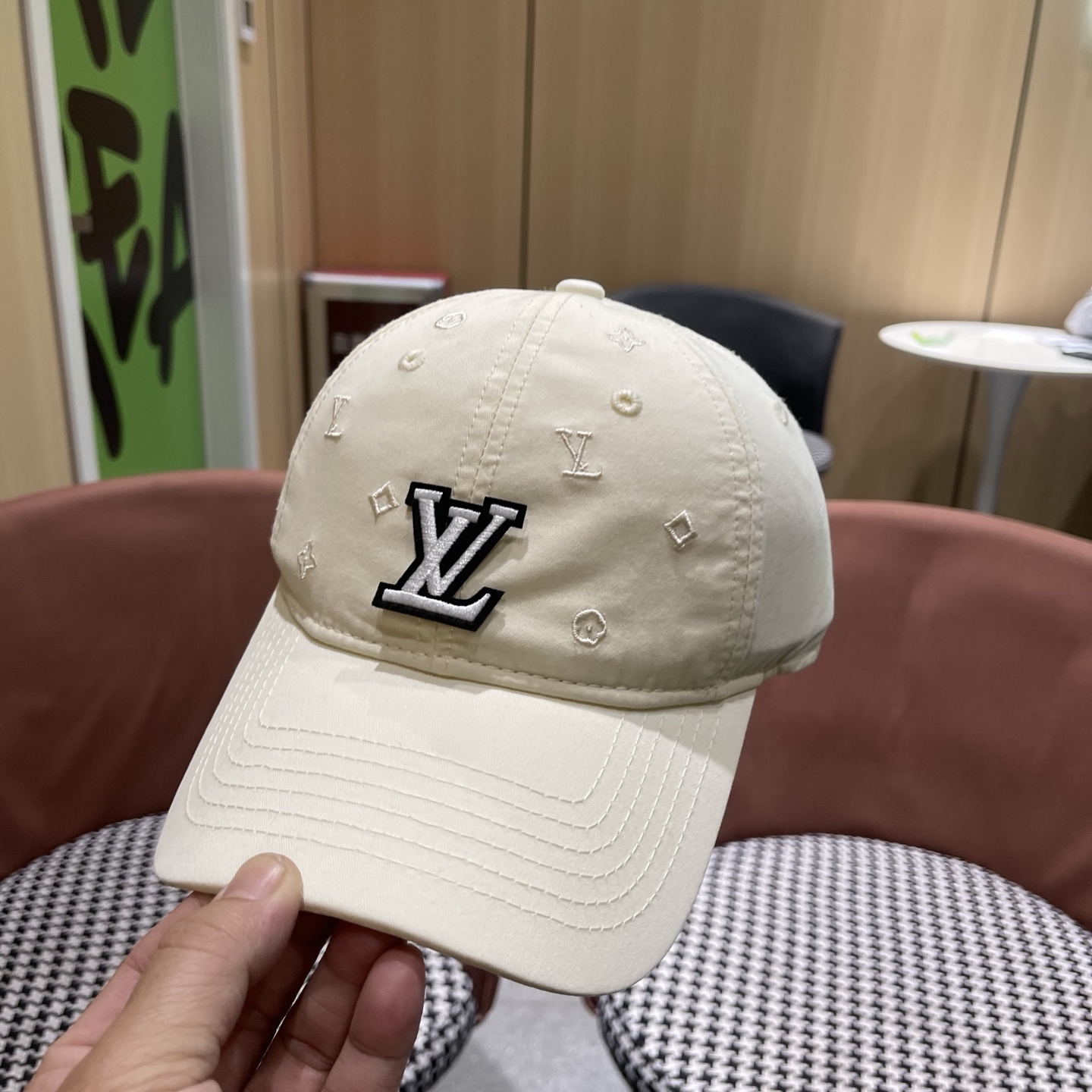 【LV】路易威登春夏棒球帽🧢，简单时尚潮流 显脸小 大牌款超好搭配，赶紧入手！