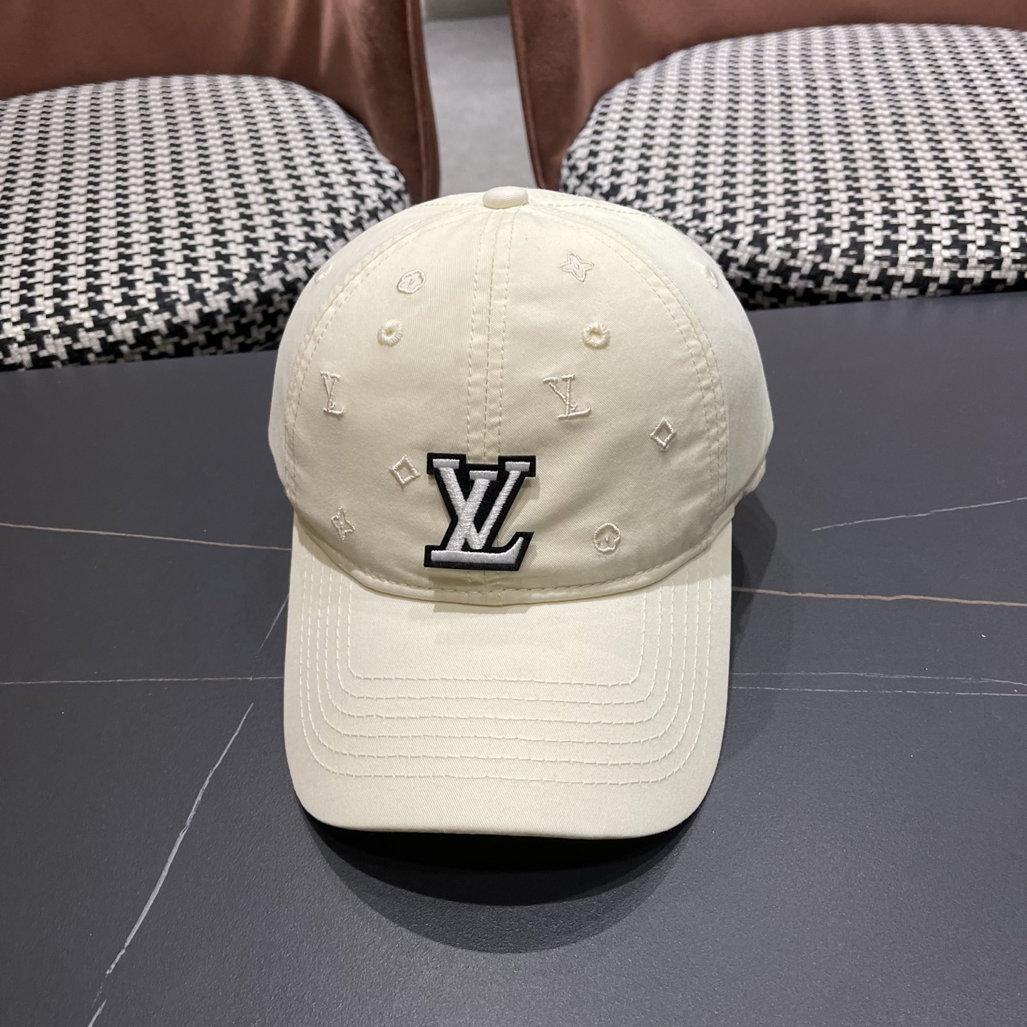 【LV】路易威登春夏棒球帽🧢，简单时尚潮流 显脸小 大牌款超好搭配，赶紧入手！