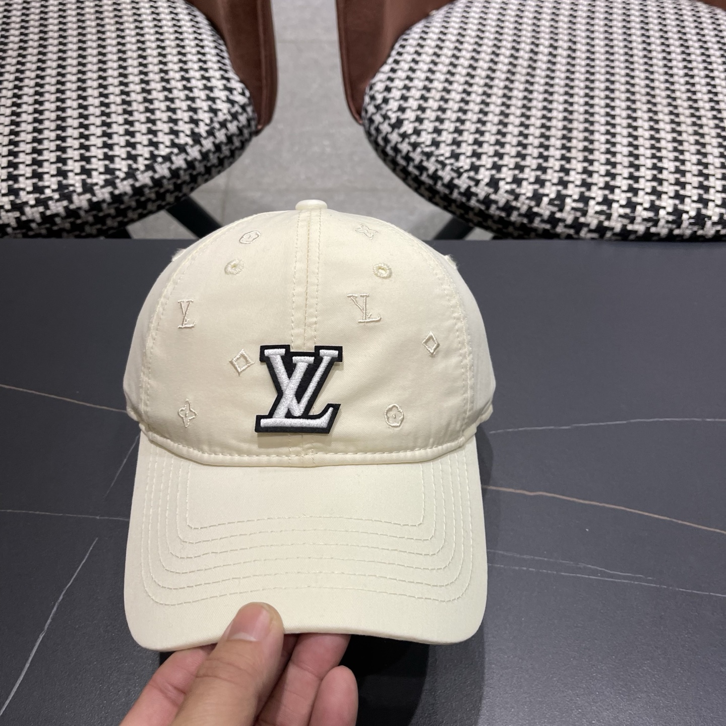 【LV】路易威登春夏棒球帽🧢，简单时尚潮流 显脸小 大牌款超好搭配，赶紧入手！