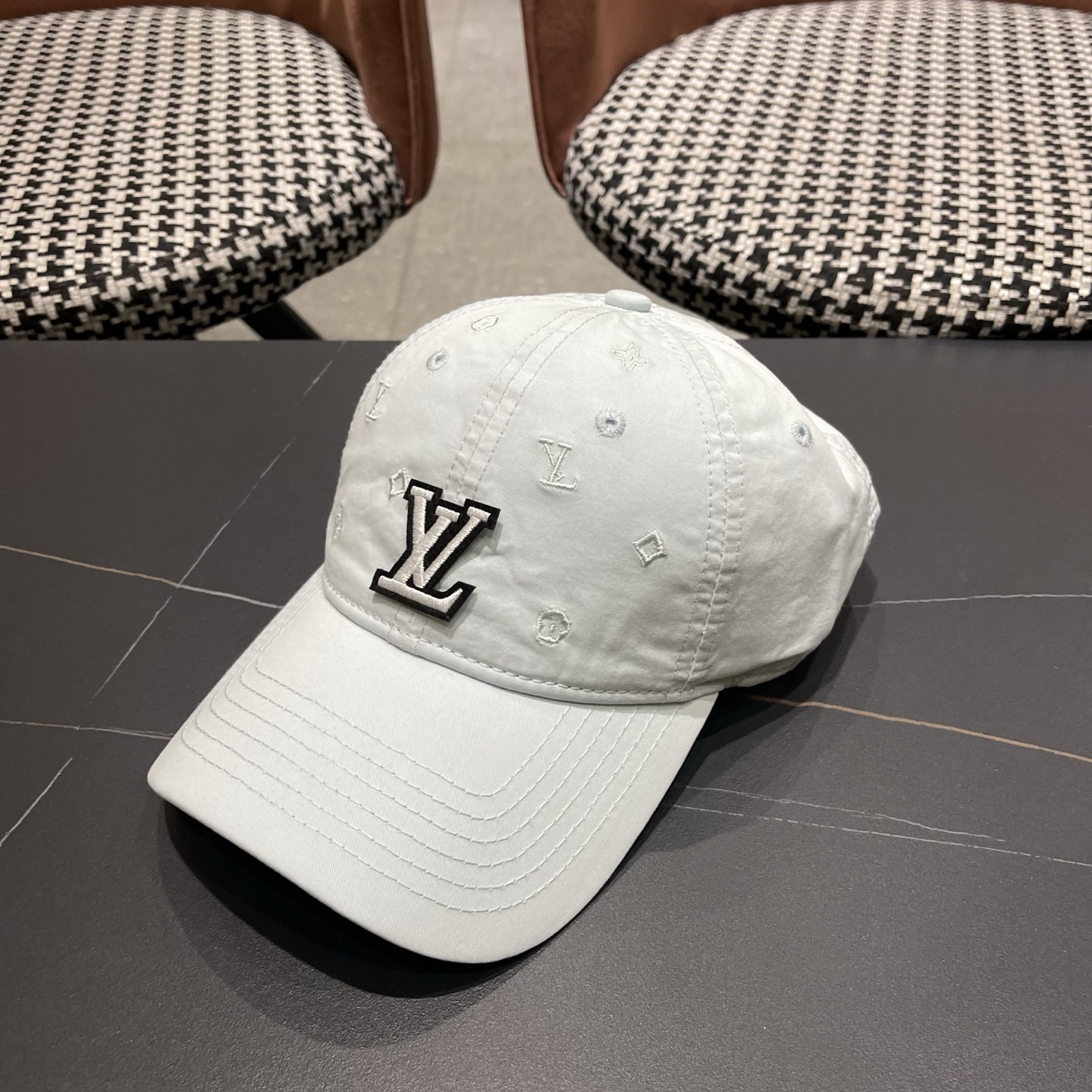 【LV】路易威登春夏棒球帽🧢，简单时尚潮流 显脸小 大牌款超好搭配，赶紧入手！