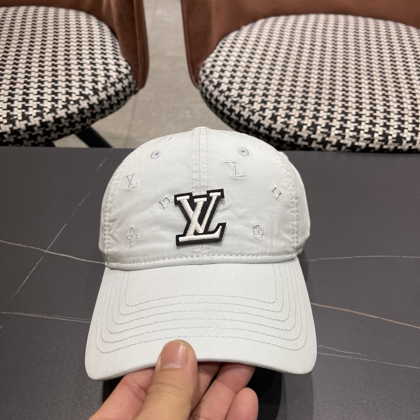 【LV】路易威登春夏棒球帽🧢，简单时尚潮流 显脸小 大牌款超好搭配，赶紧入手！