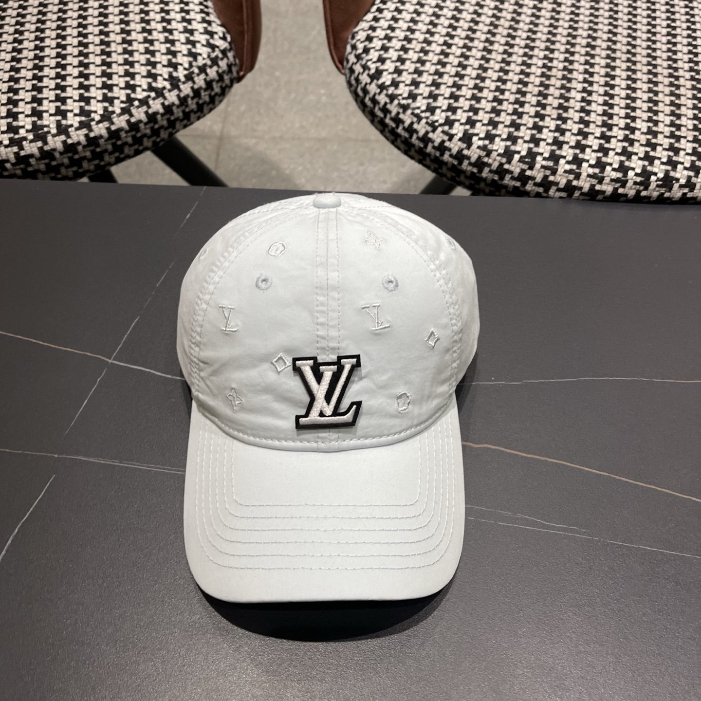 【LV】路易威登春夏棒球帽🧢，简单时尚潮流 显脸小 大牌款超好搭配，赶紧入手！