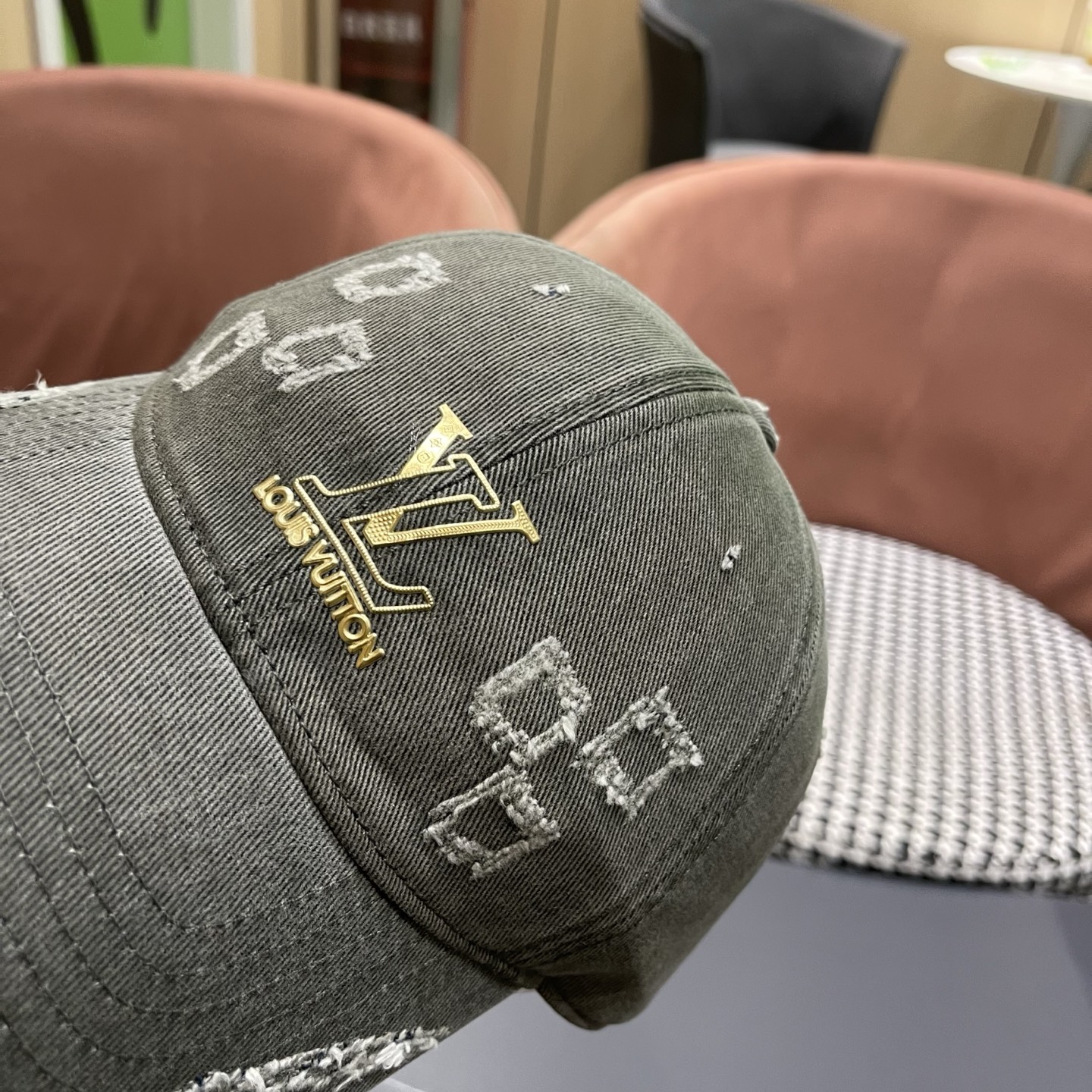 LV路易威登 新款春季帽子复古做旧破洞磨边字母棒球帽宽帽檐大脸显脸小