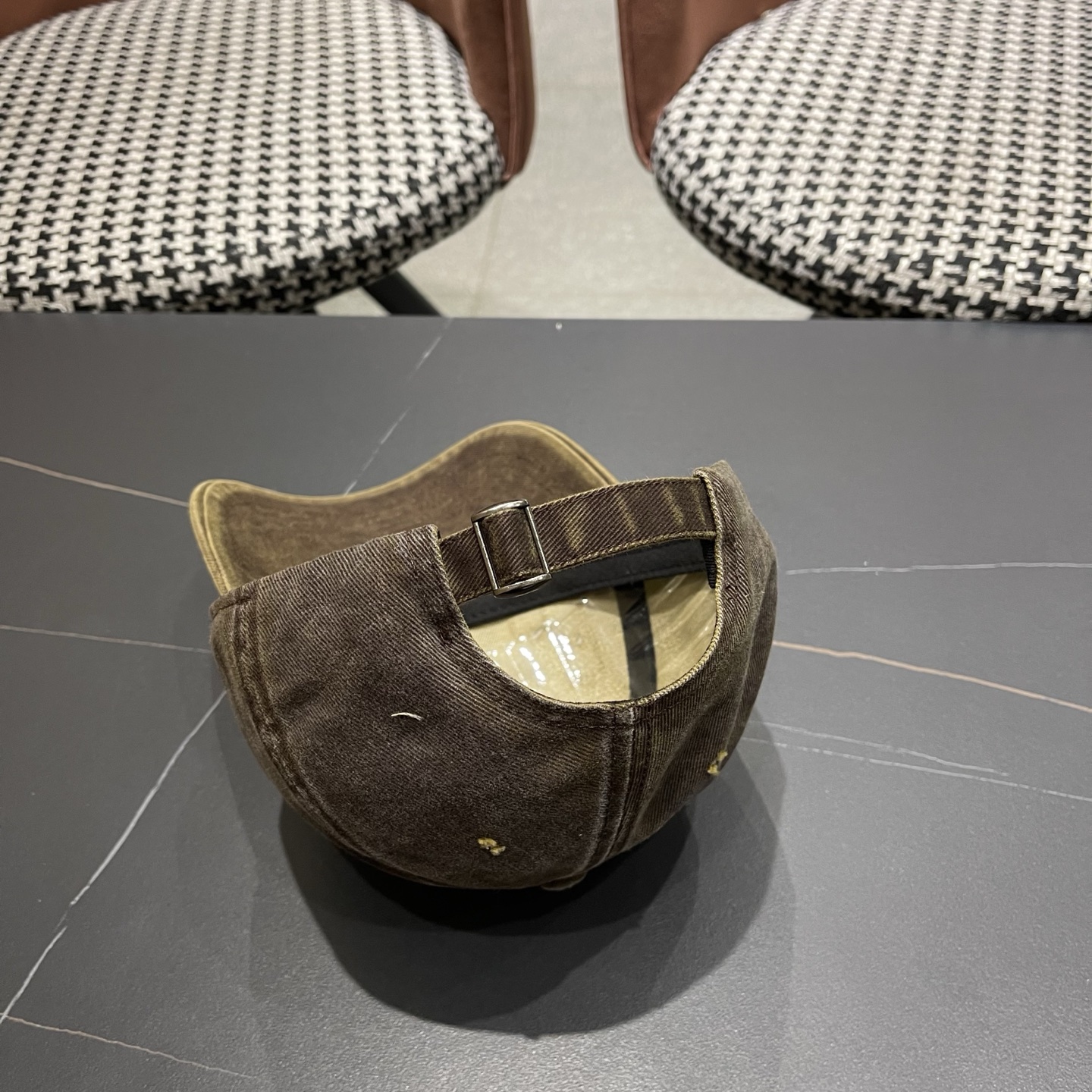 LV路易威登 新款春季帽子复古做旧破洞磨边字母棒球帽宽帽檐大脸显脸小