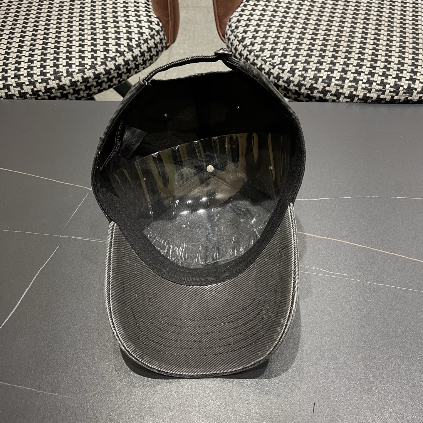 LV路易威登 新款春季帽子复古做旧破洞磨边字母棒球帽宽帽檐大脸显脸小