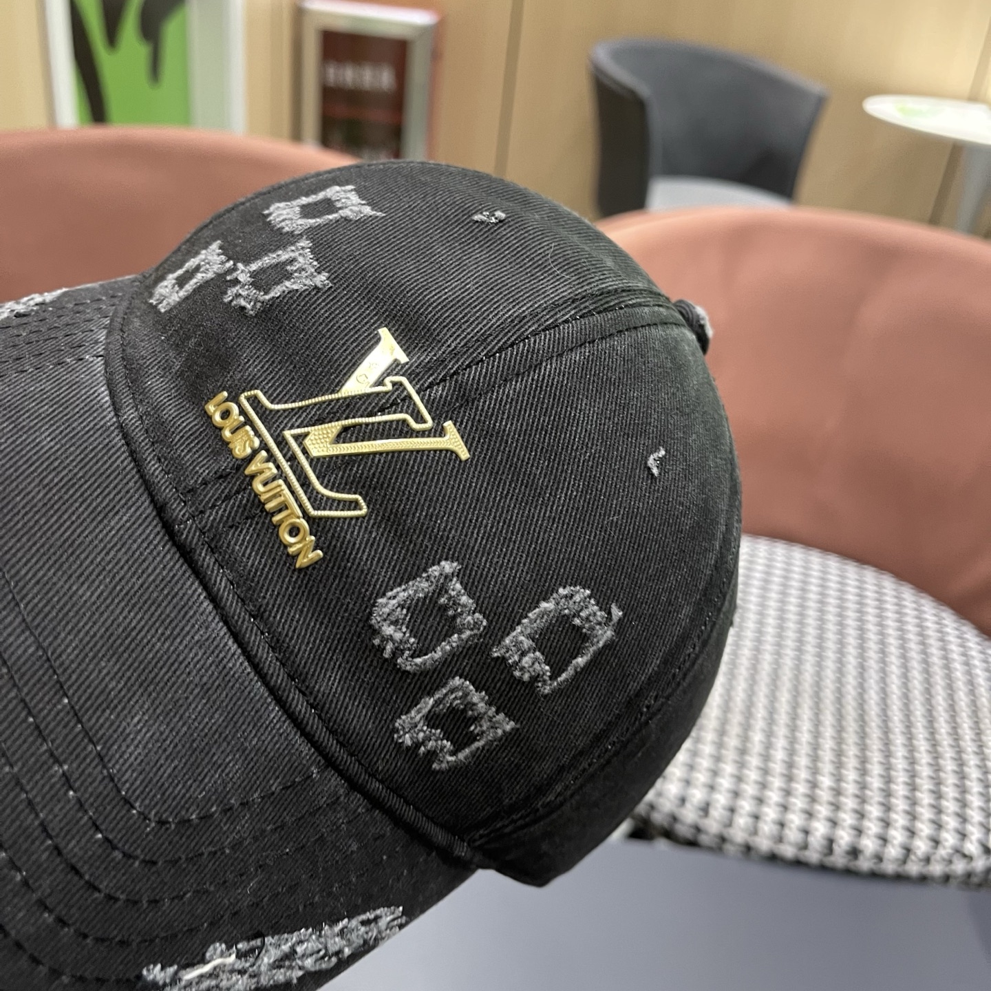 LV路易威登 新款春季帽子复古做旧破洞磨边字母棒球帽宽帽檐大脸显脸小